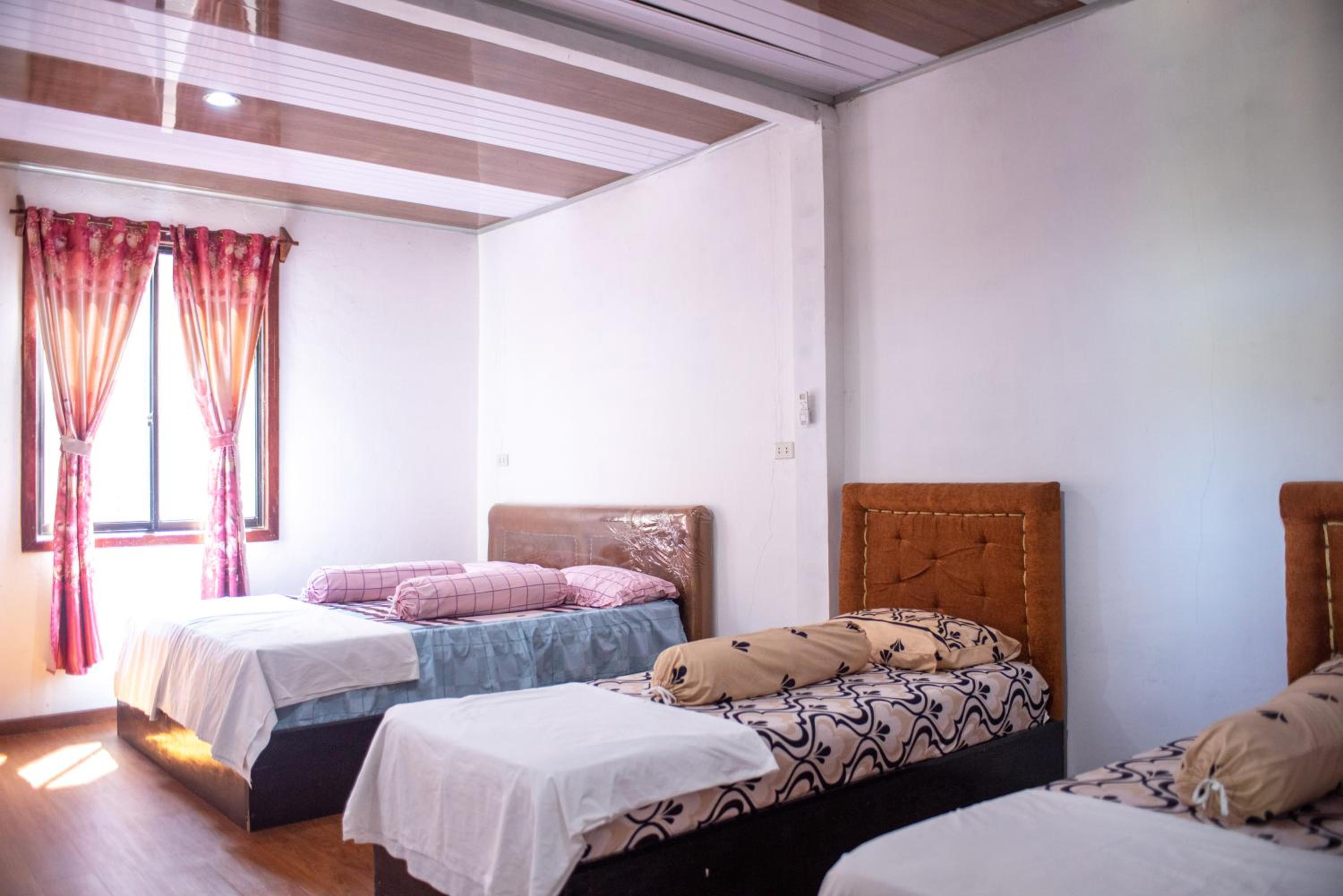 Quadruple Room with Private Bathroom photo 3