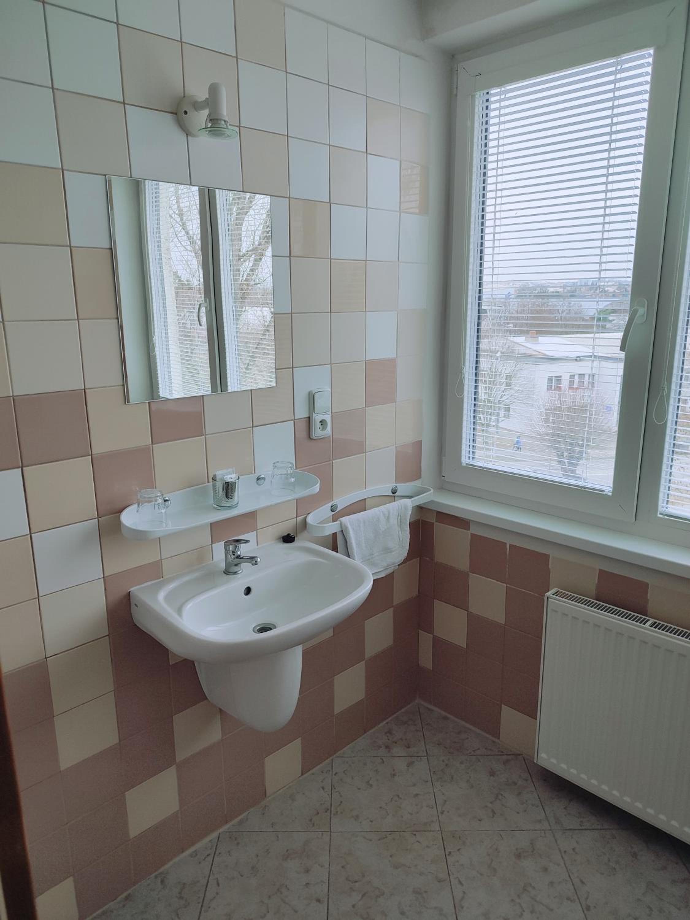 Deluxe Twin Room - Photo 8