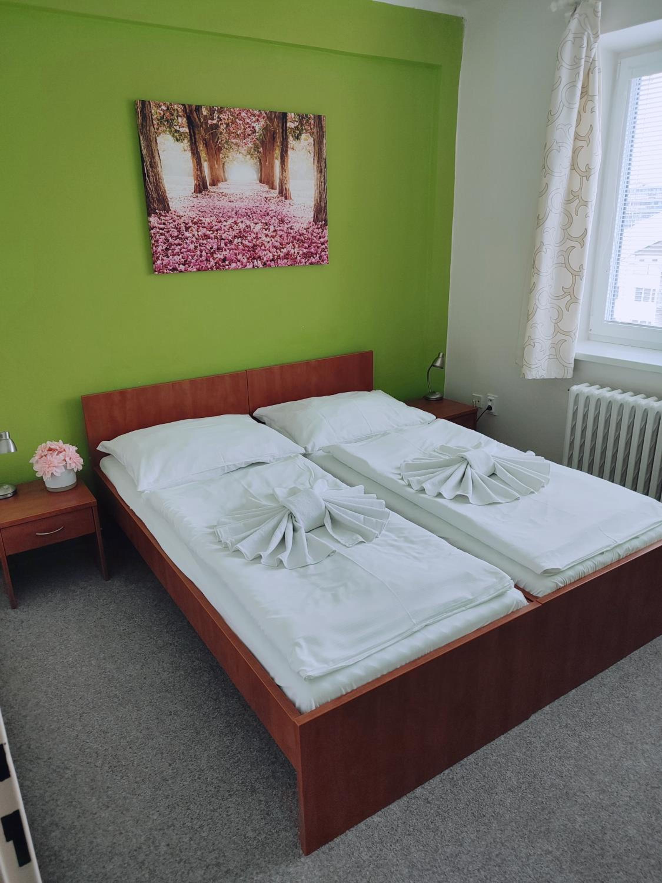 Economy Twin Room - Photo 7