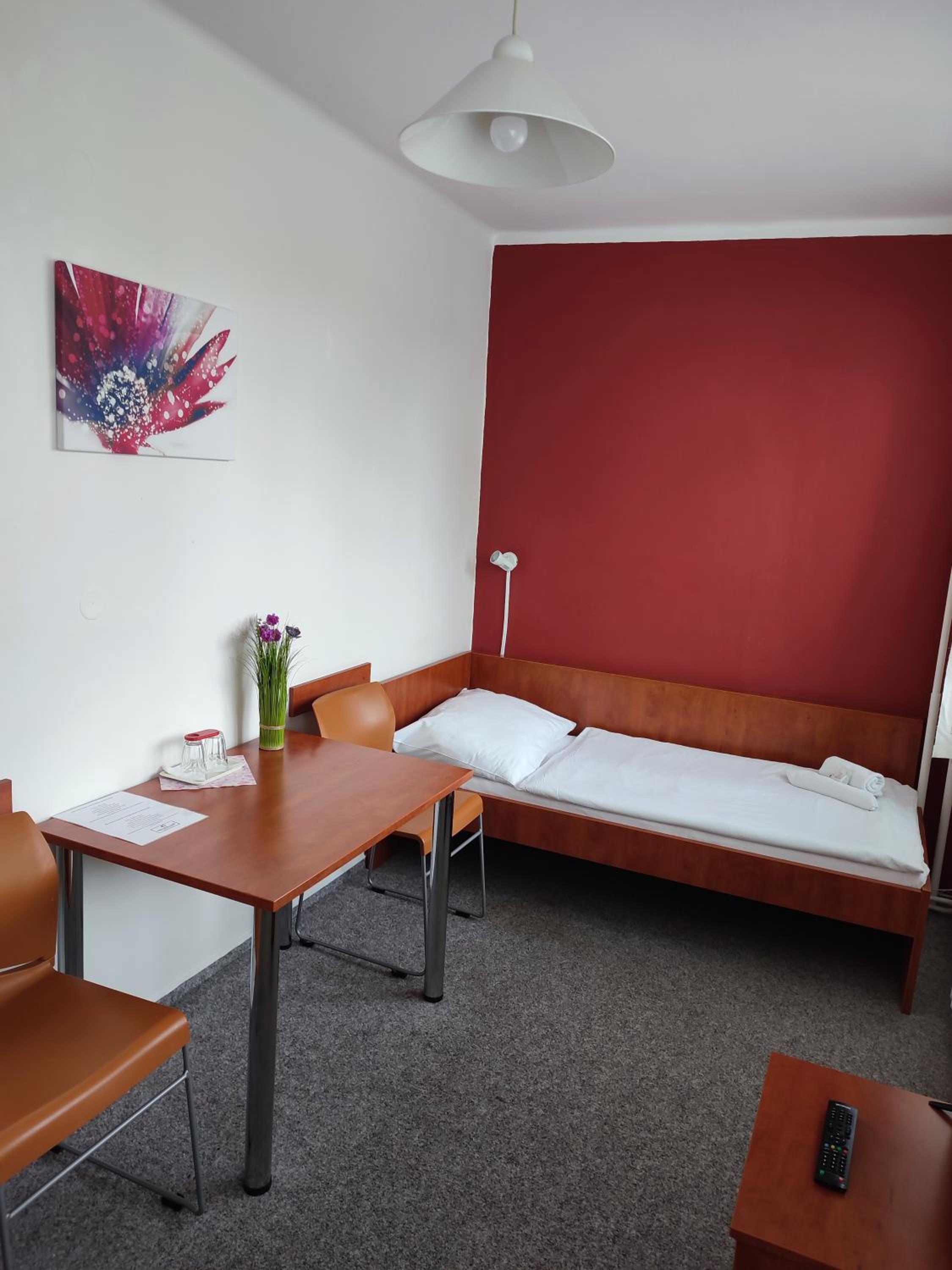 Economy Twin Room - Photo 4