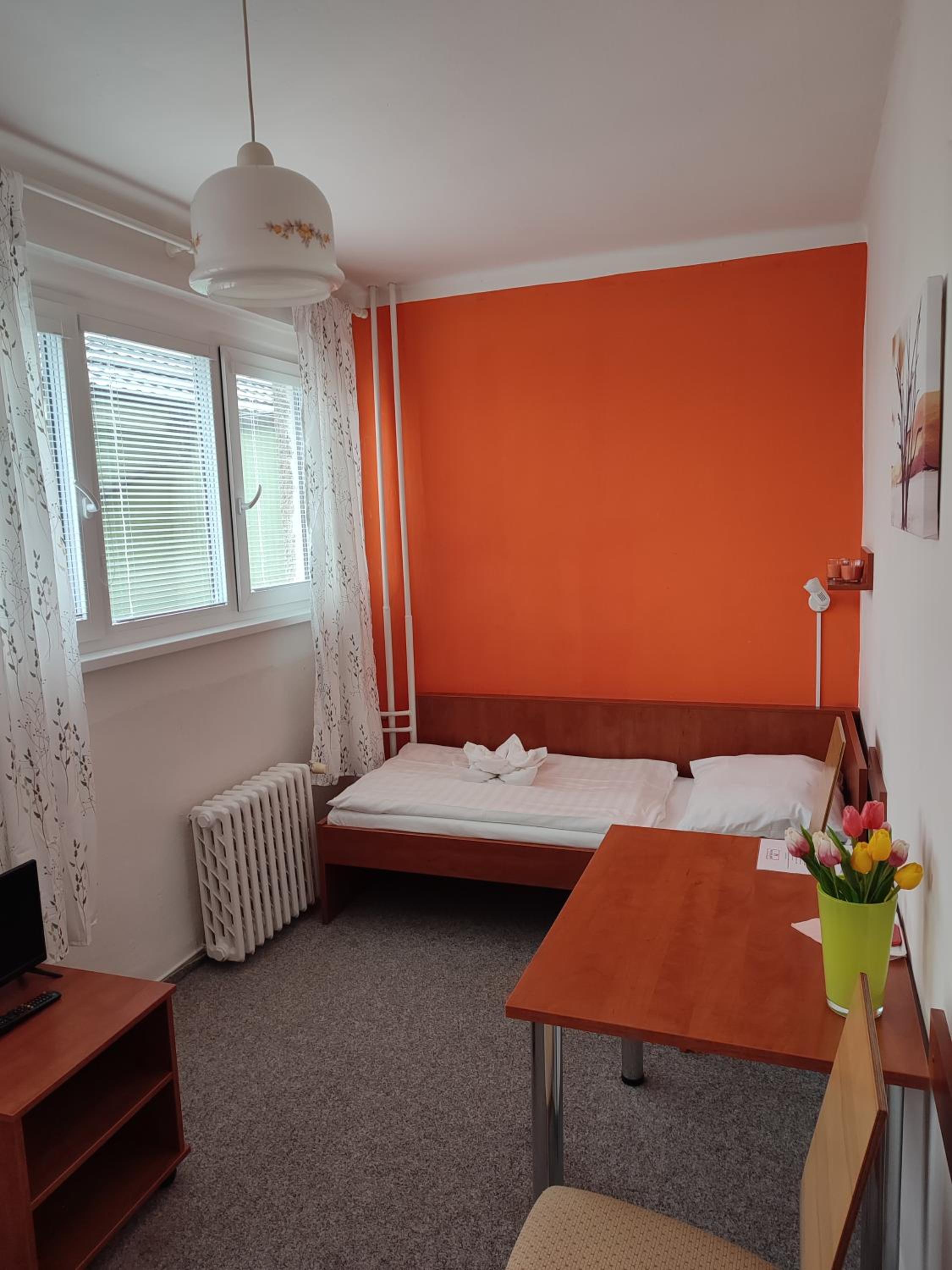 Economy Twin Room - Photo 1