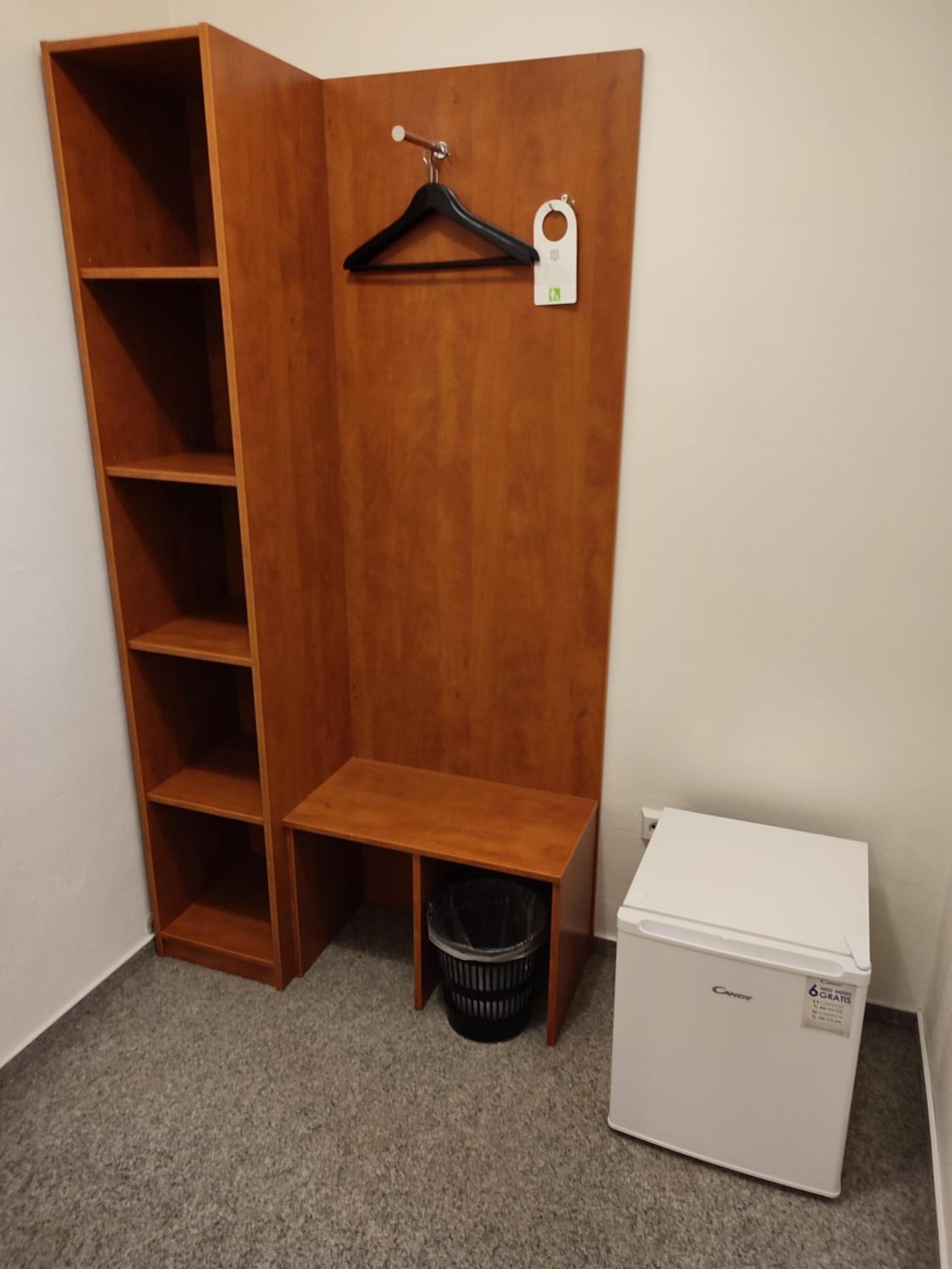 Economy Twin Room - Photo 5