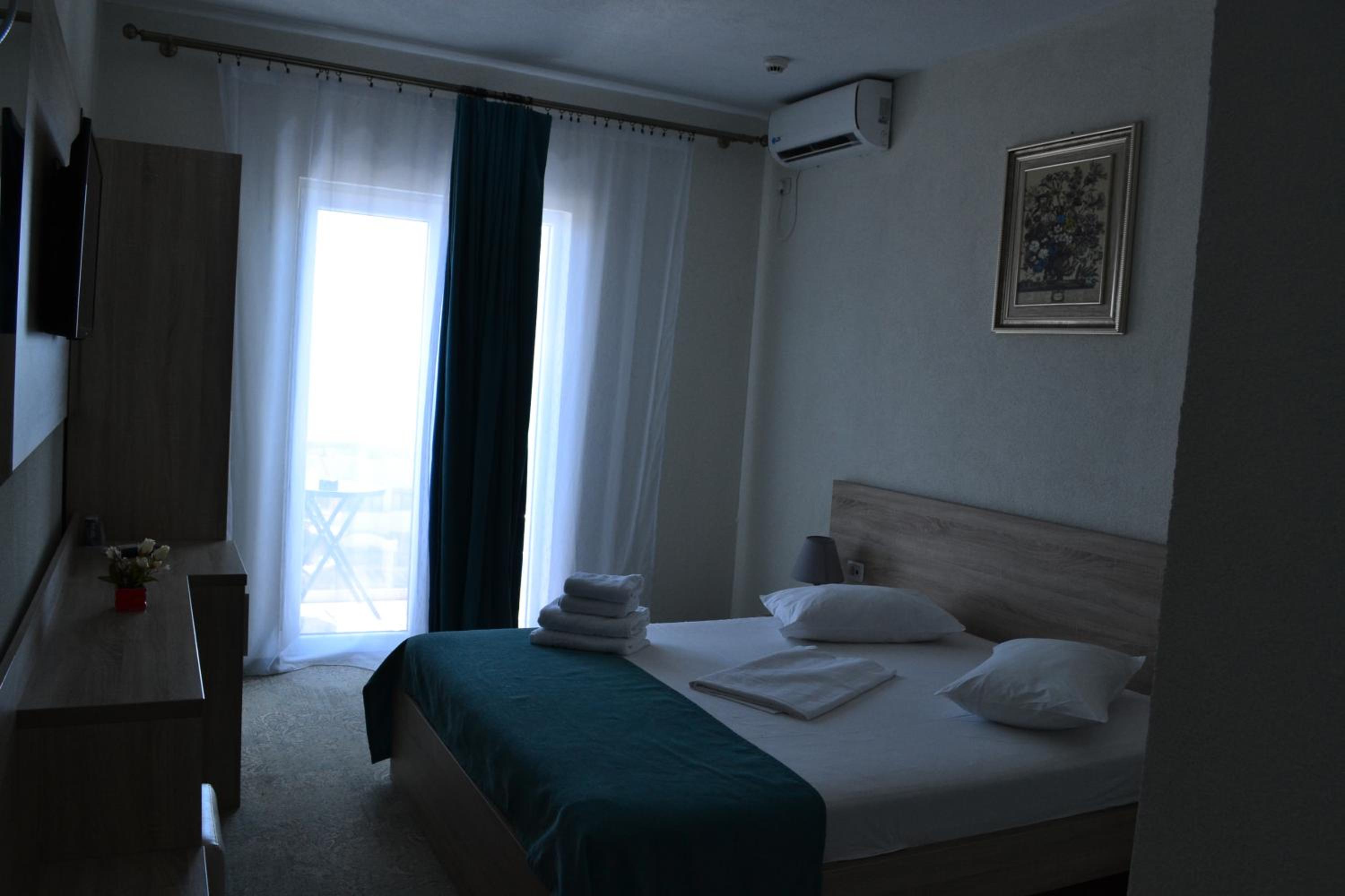 Small Double Room *** - Photo 2
