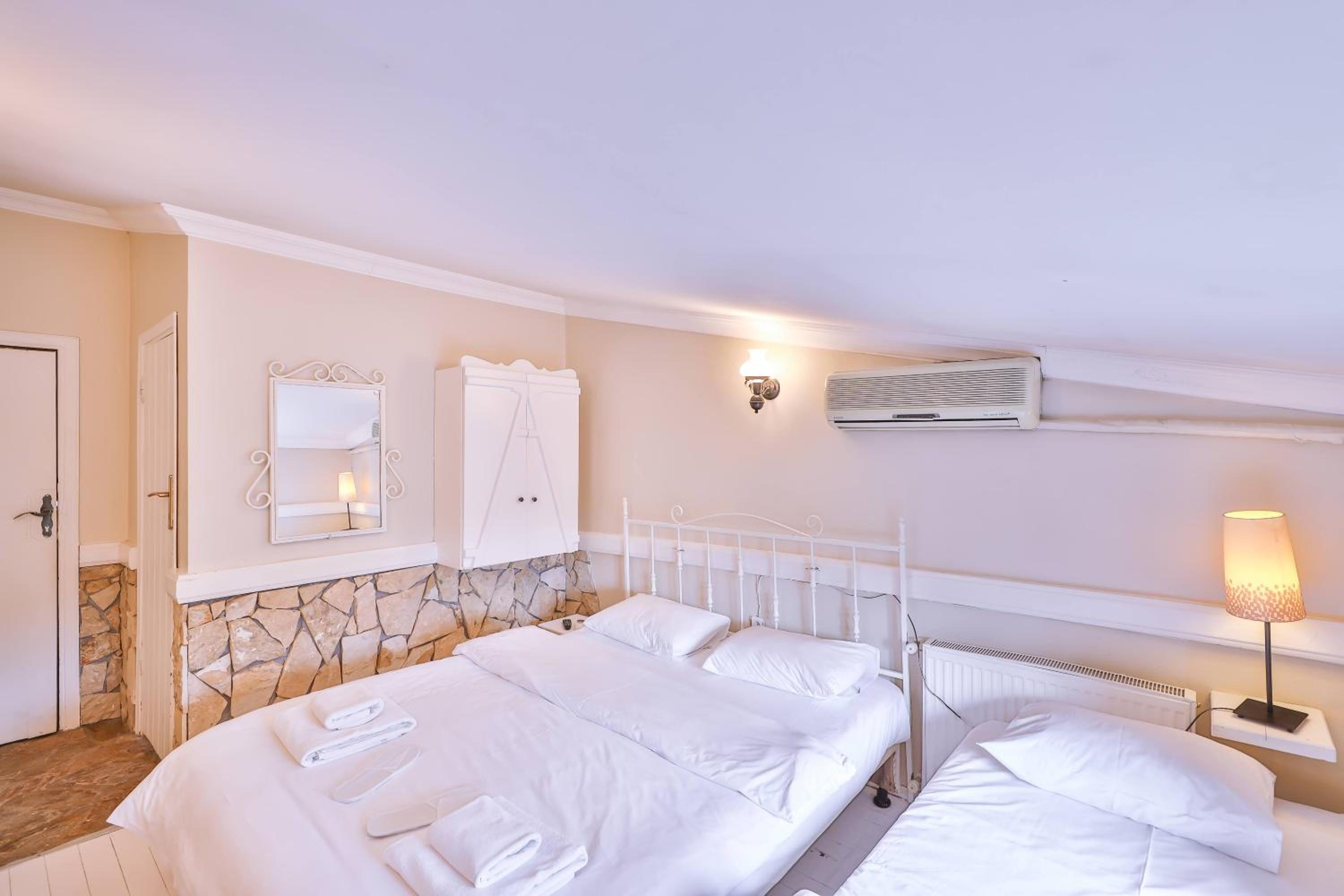 Standard Double Room photo 3