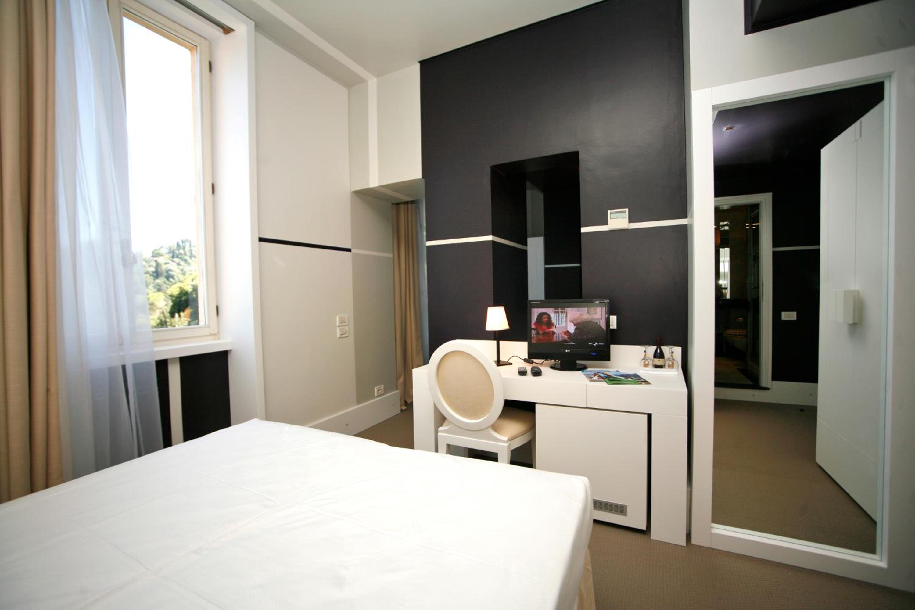 Classic Double or Twin Room - Photo 3