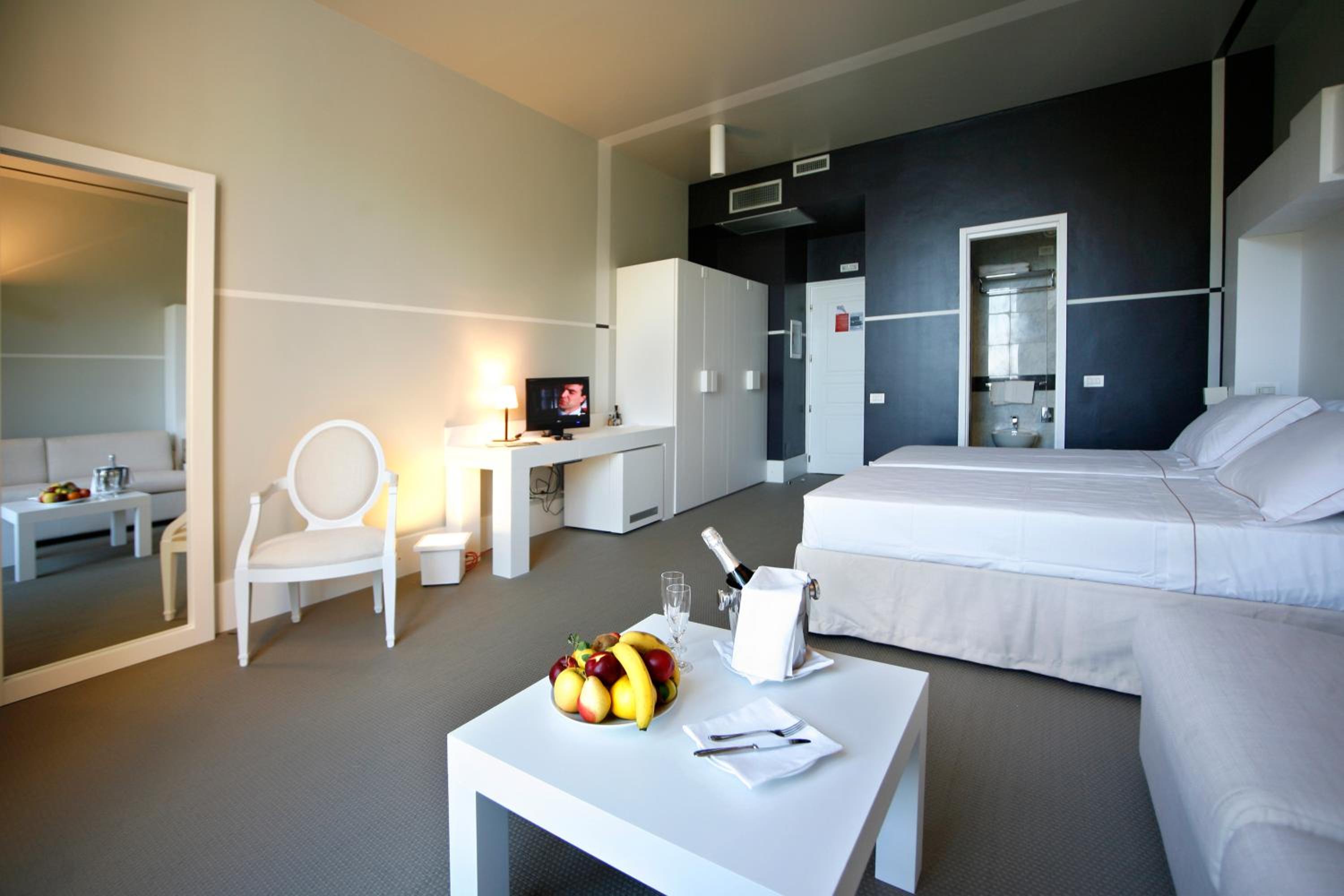 Classic Double or Twin Room - Photo 4