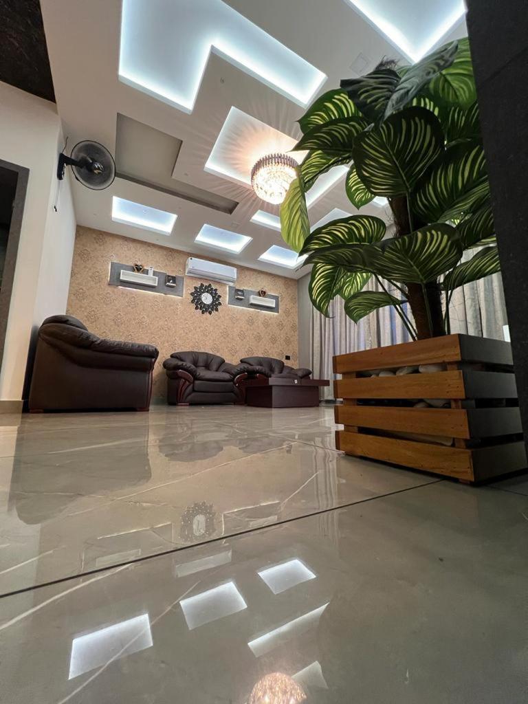 Deluxe Queen Suite