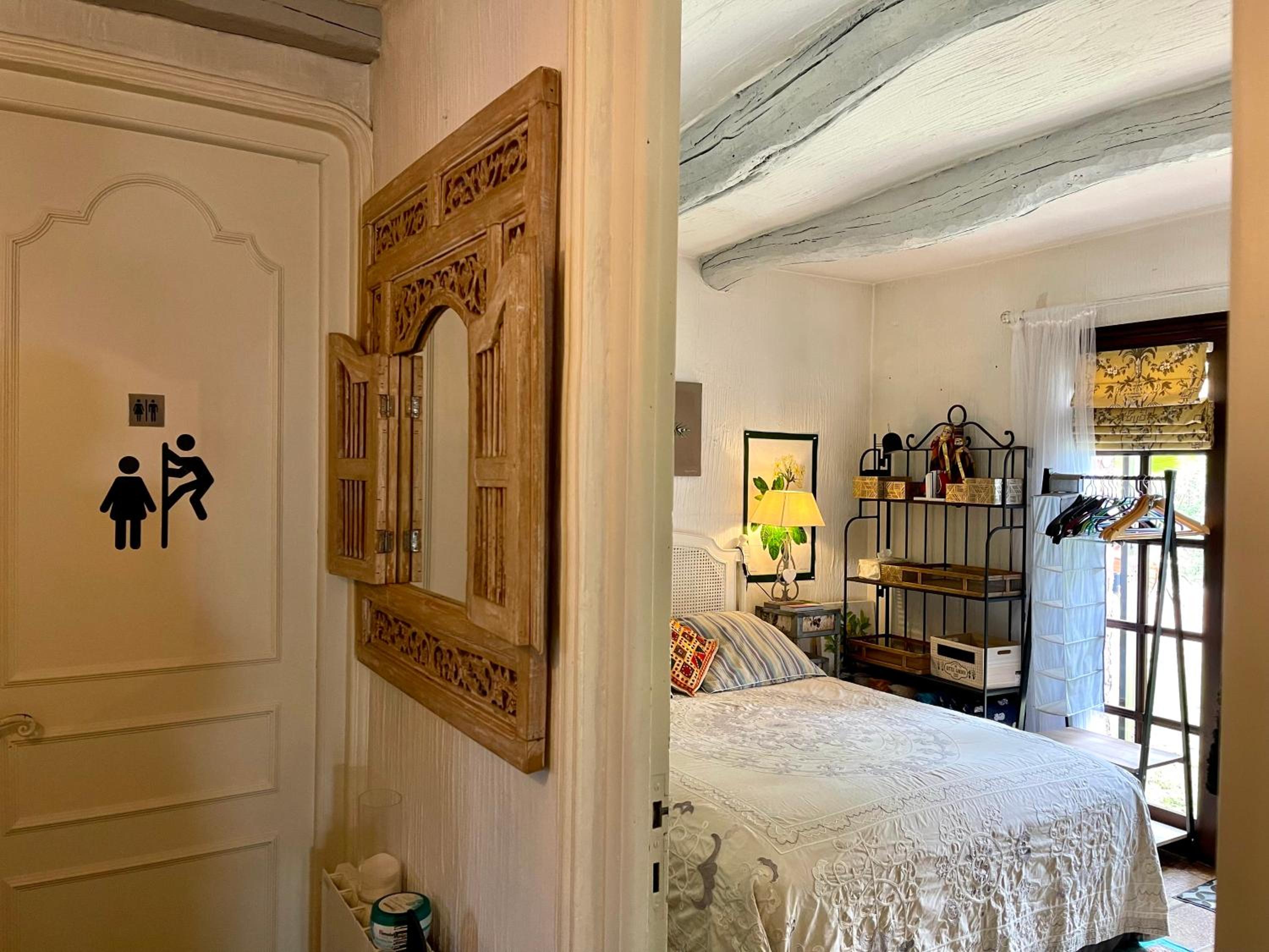 Double Room with Shared Bathroom photo 3