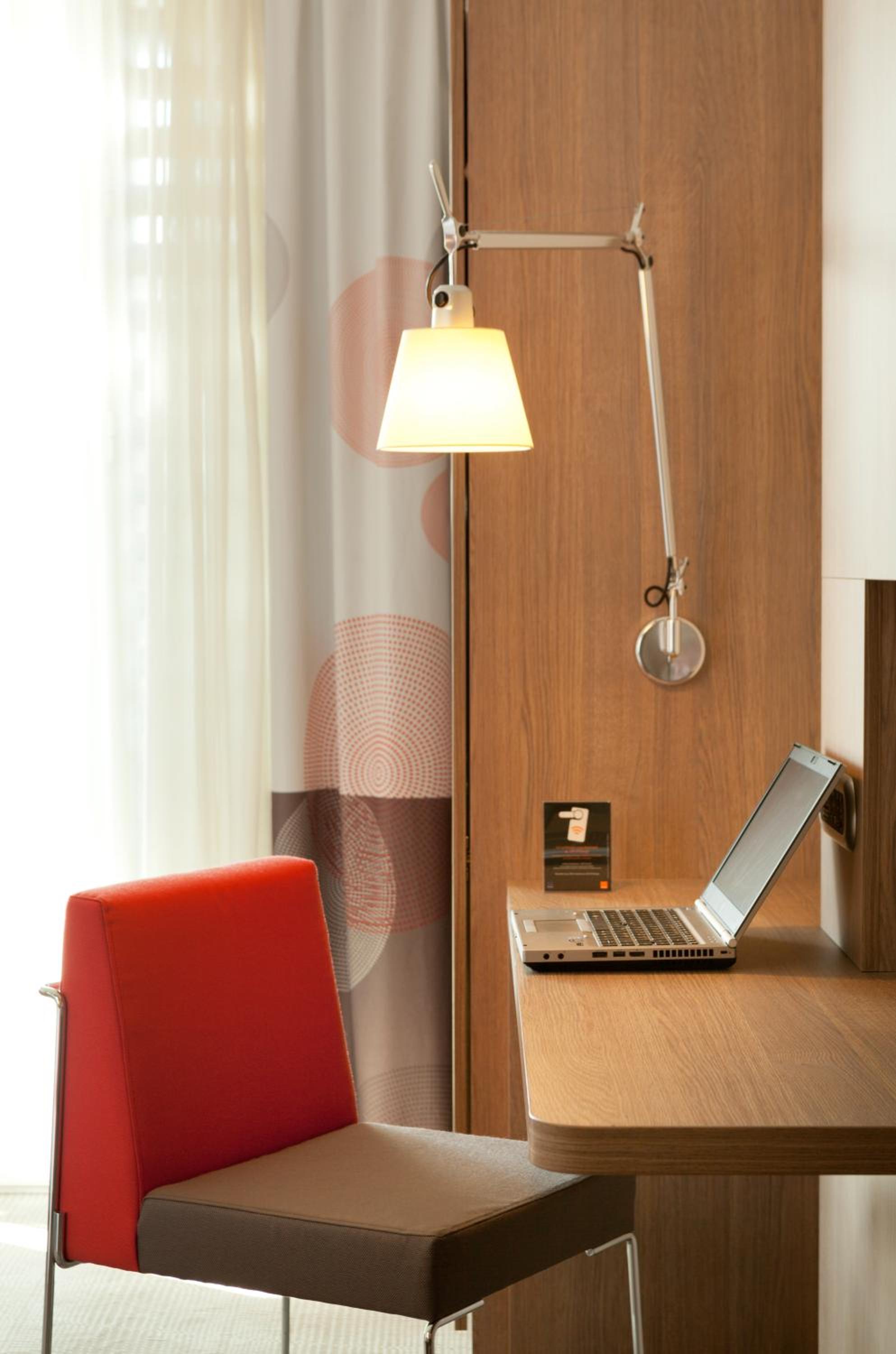 Executive Queen Room with Eiffel Tower View