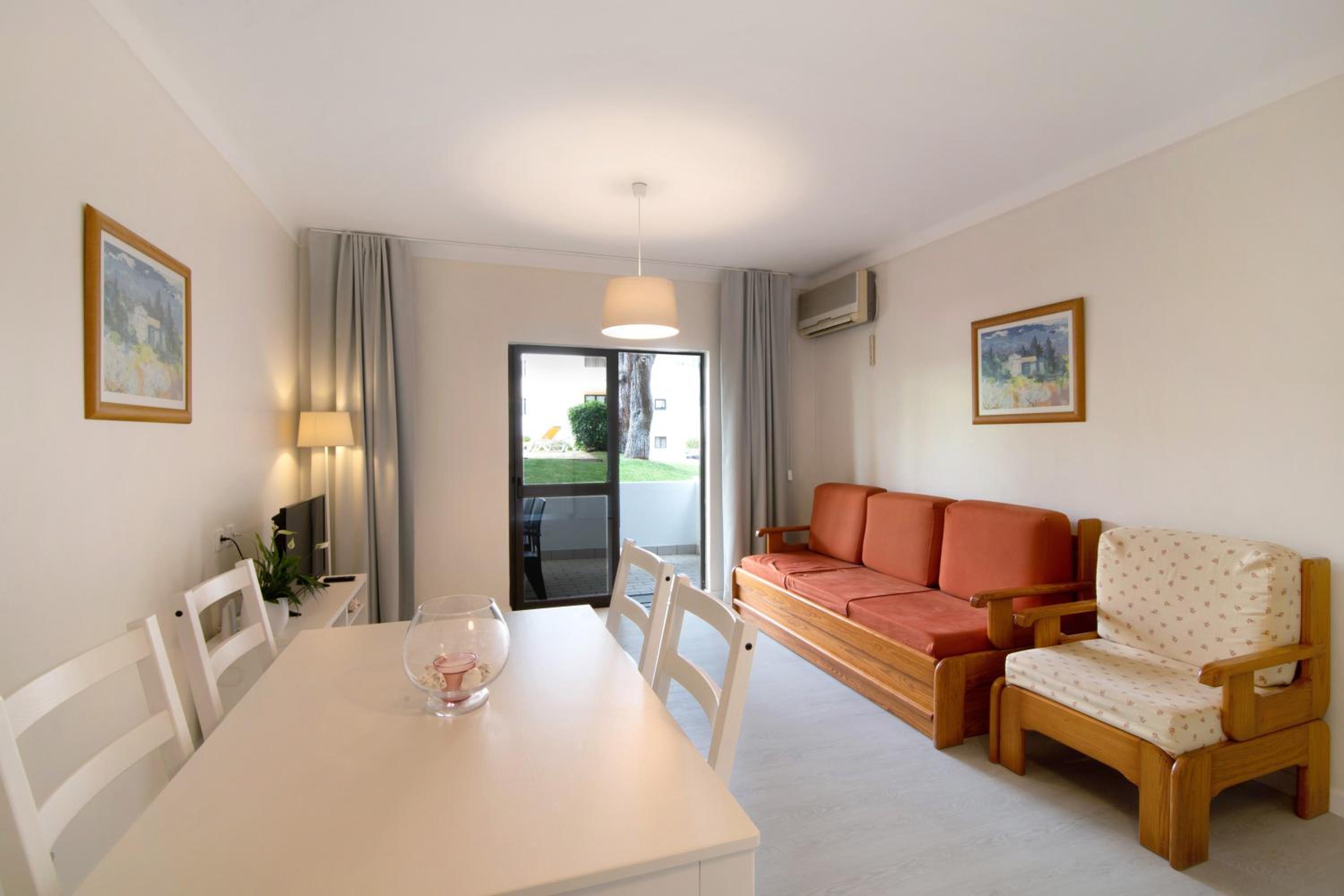 Two-Bedroom Deluxe Apartment with Garden View
