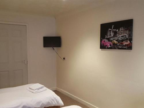 Small Twin Room - Photo 2