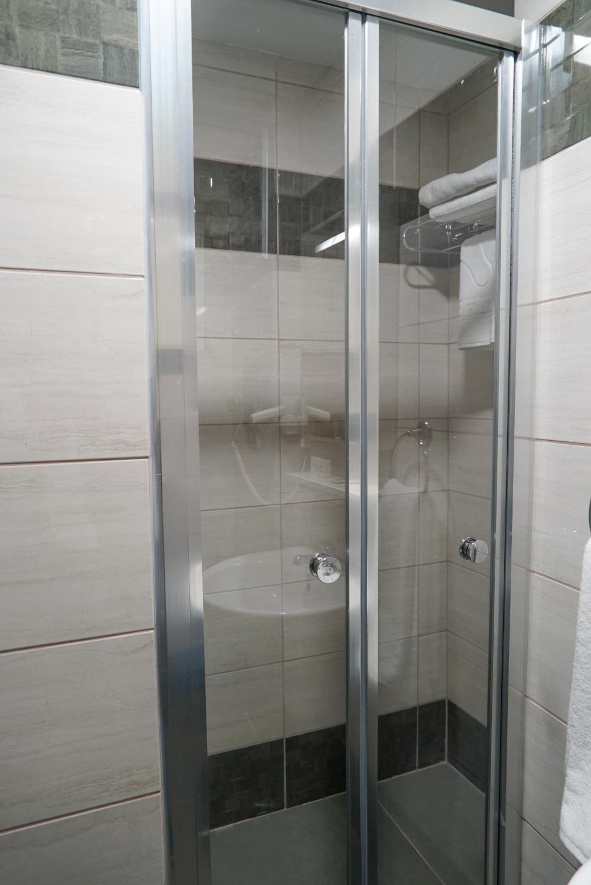 Standard Double Room - Photo 24