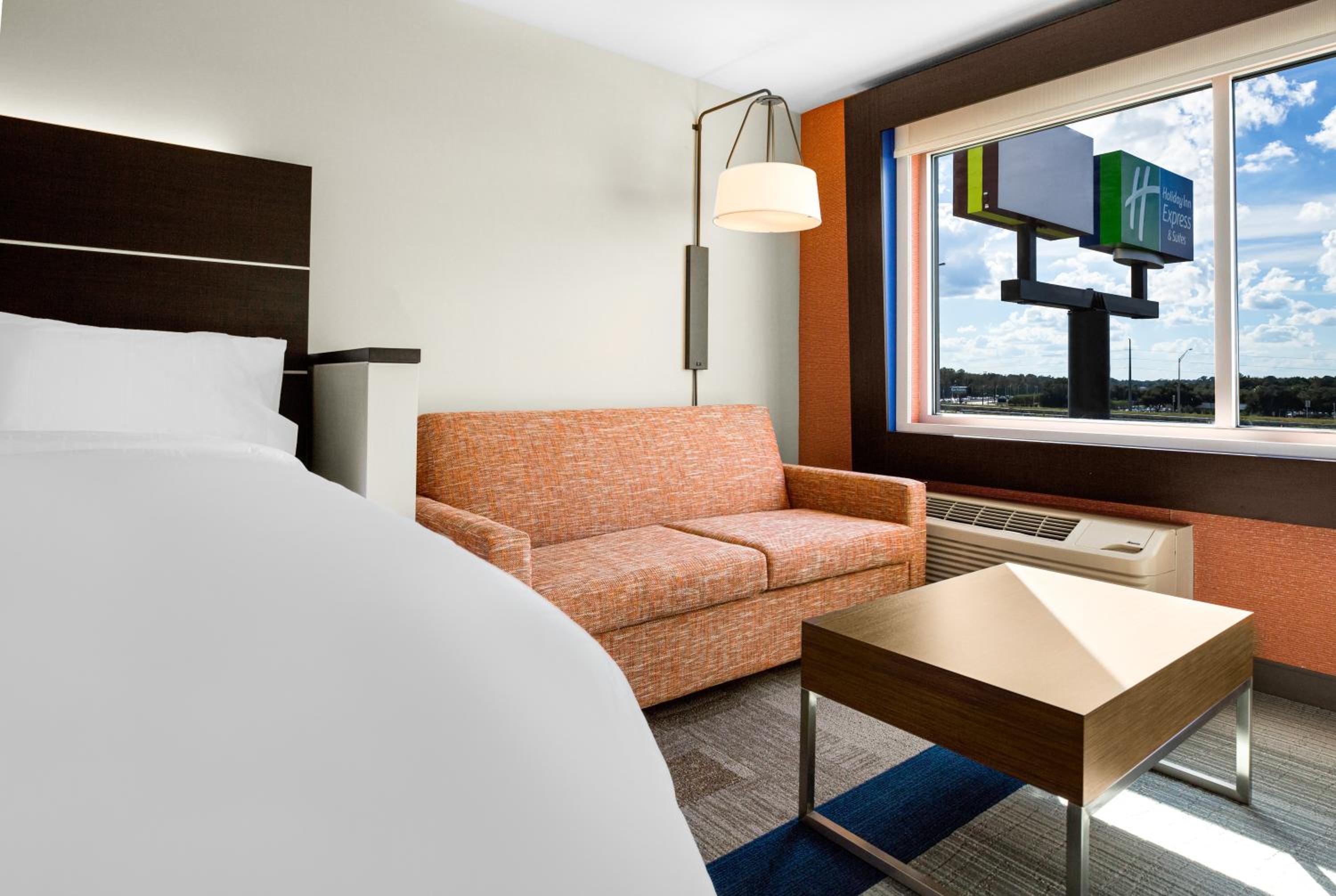 King Suite with Sofa Bed - Non-Smoking - Photo 12