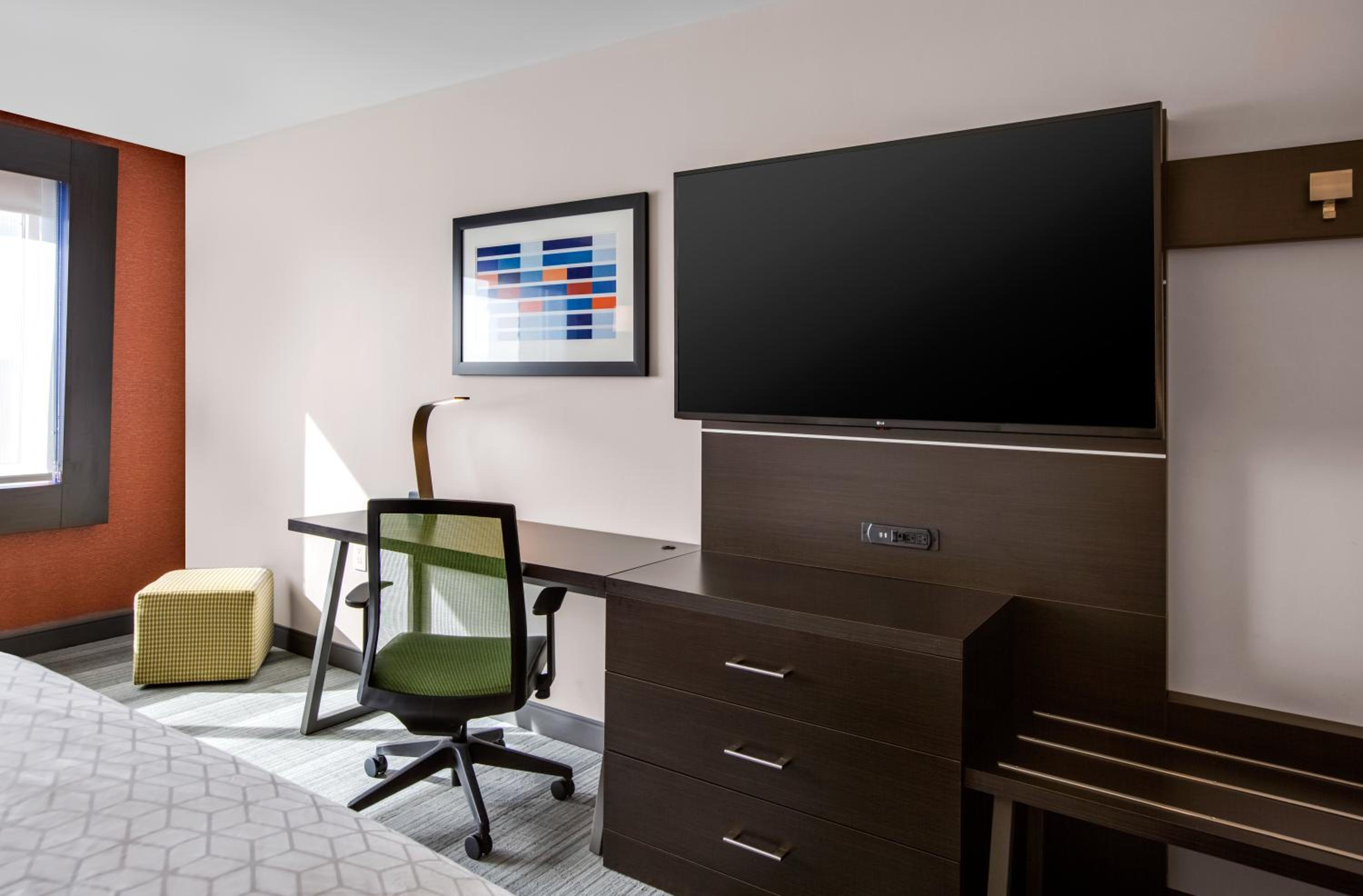 Queen Room with Two Queen Beds - Hearing Accessible - Photo 5