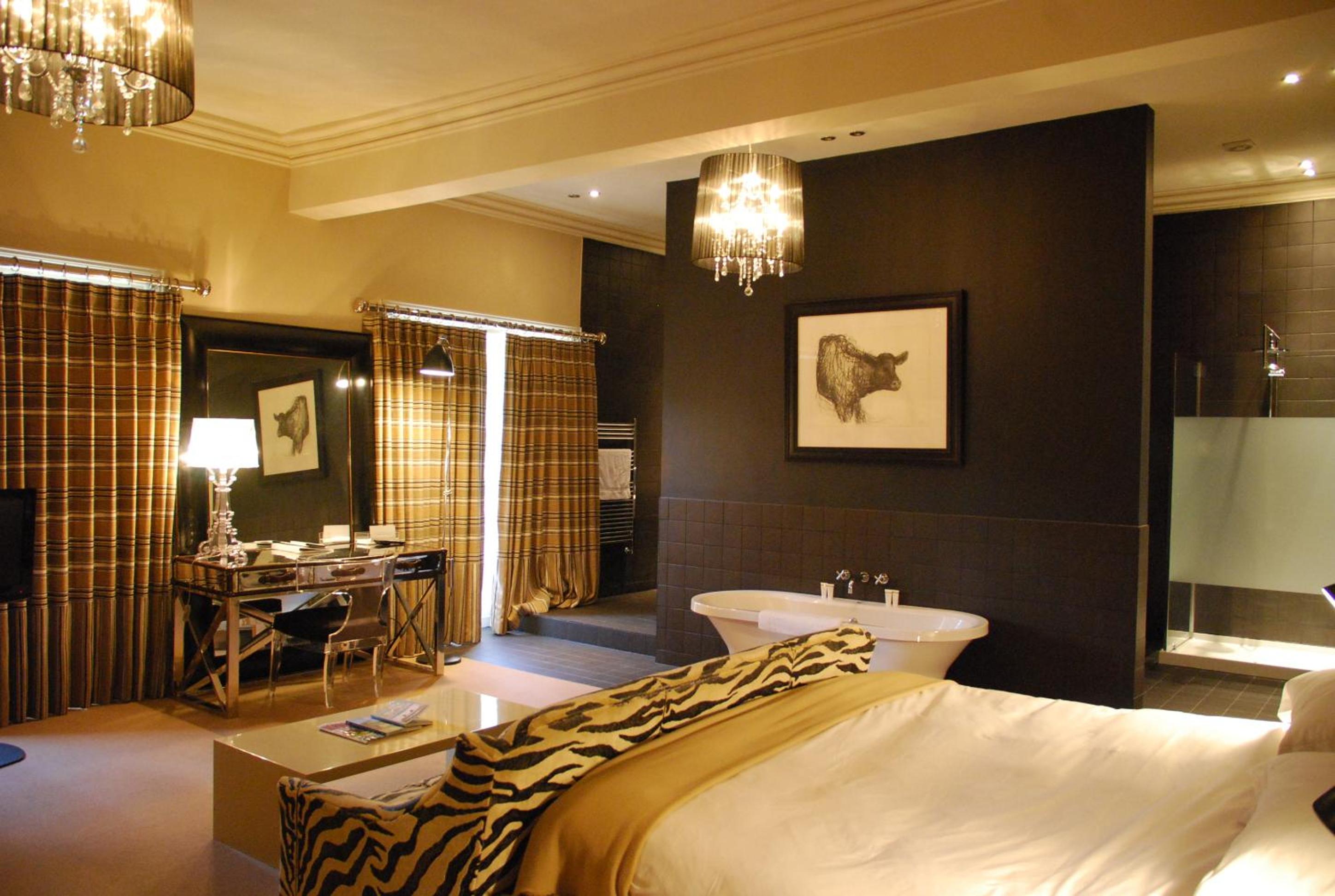 Deluxe King Room - Photo 2