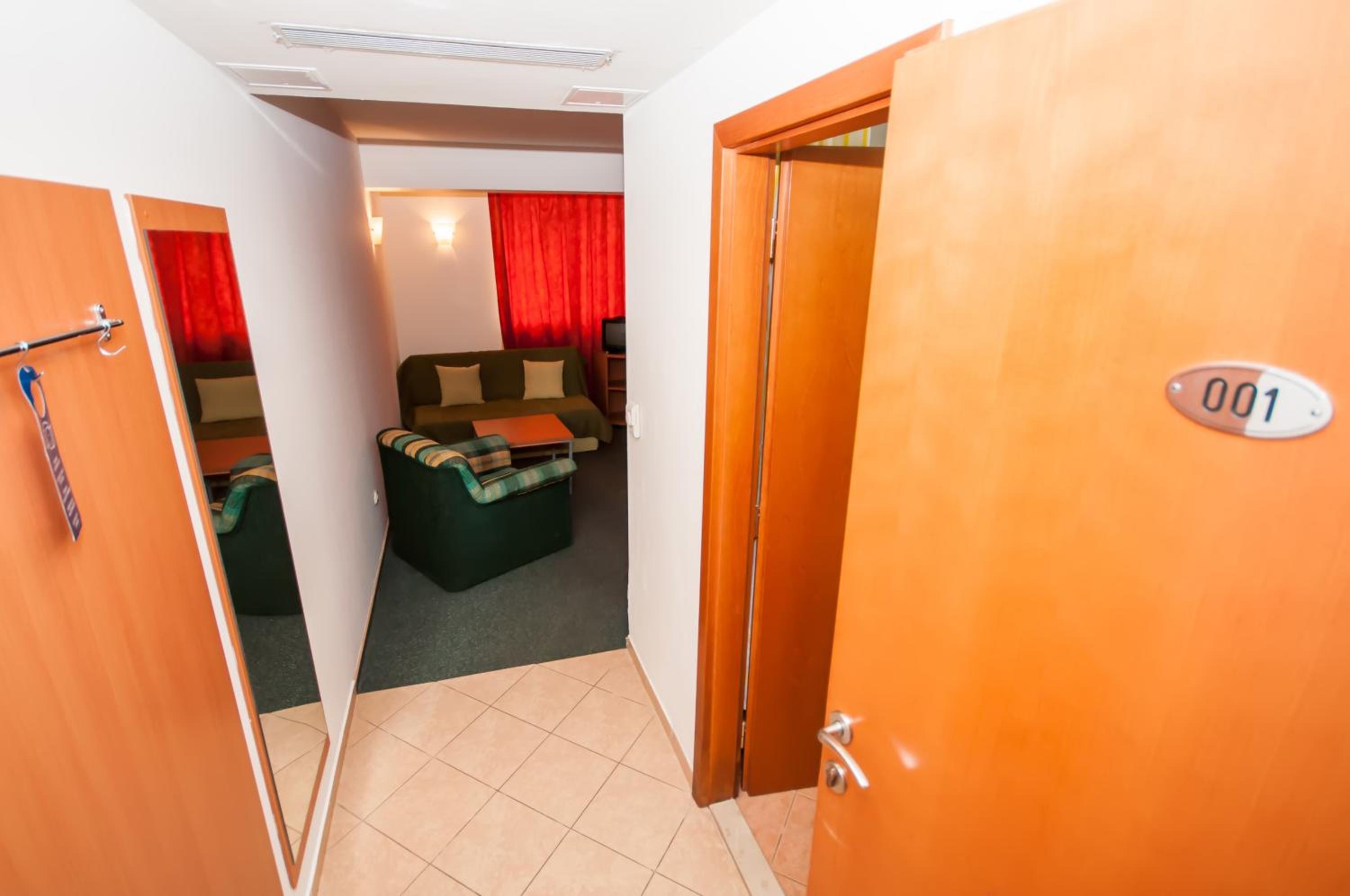 Double Room - Photo 4