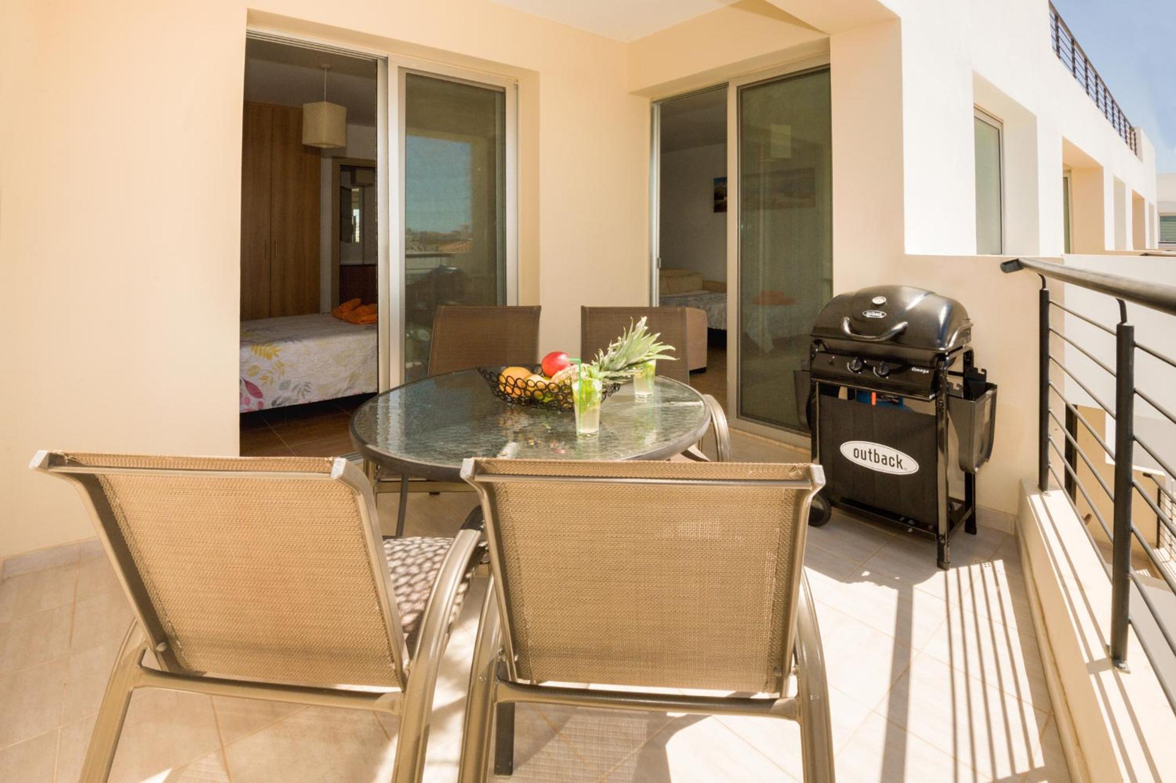 Apartment with Pool View photo 2