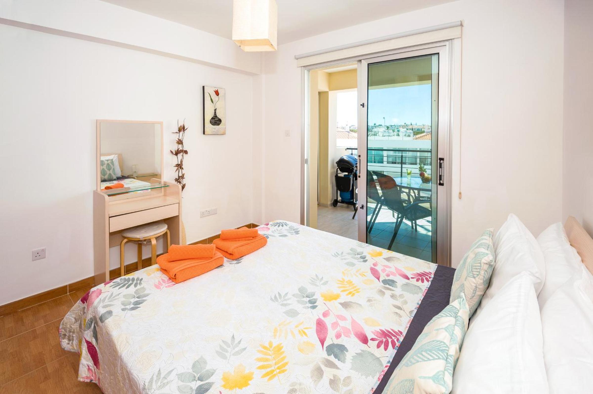 Apartment with Pool View photo 3