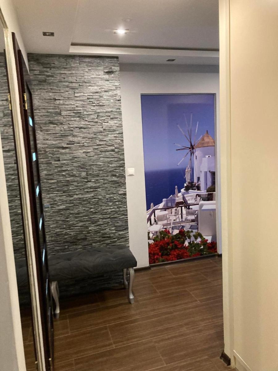 Six-Bedroom House photo 1