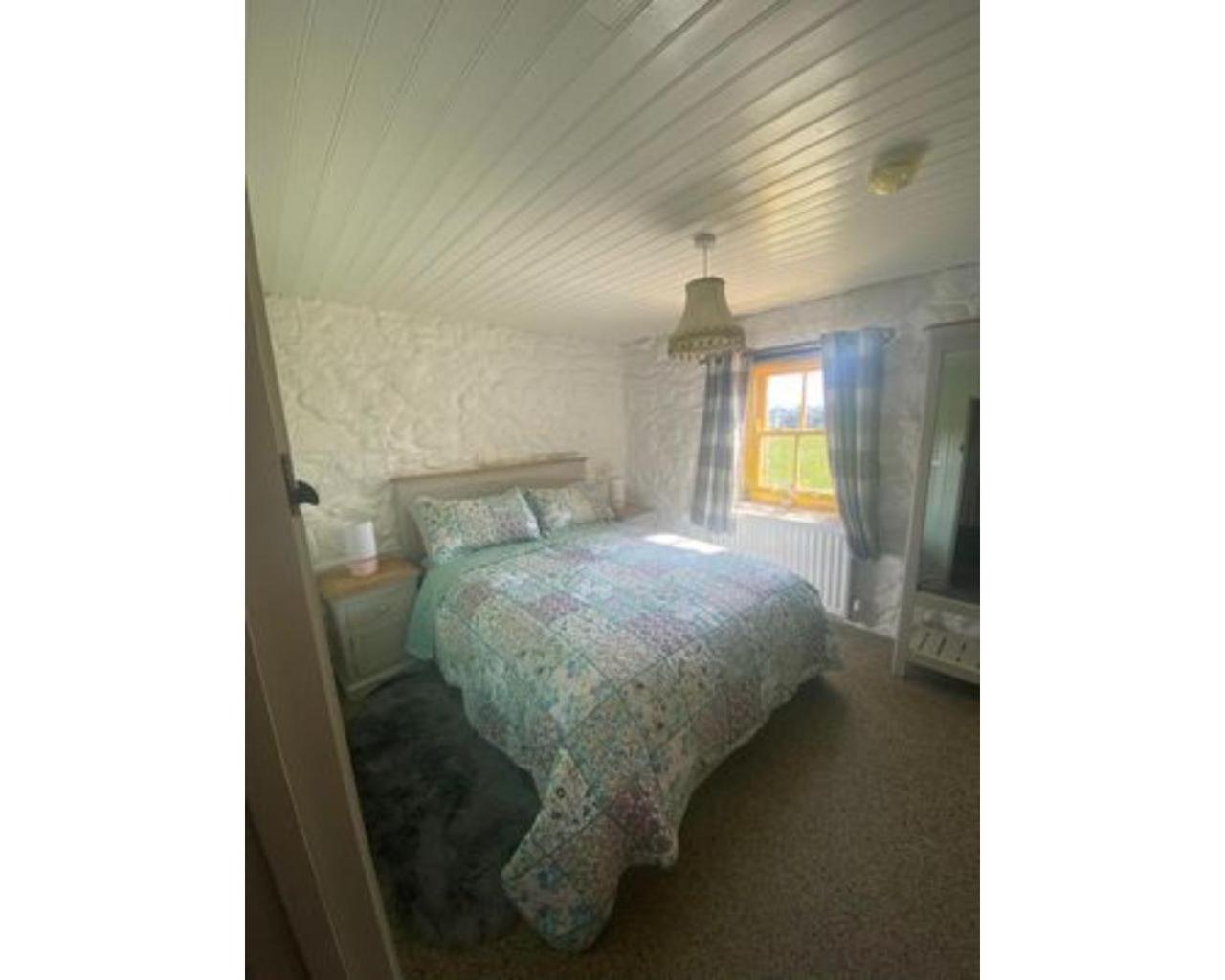 Two-Bedroom Cottage - Photo 2