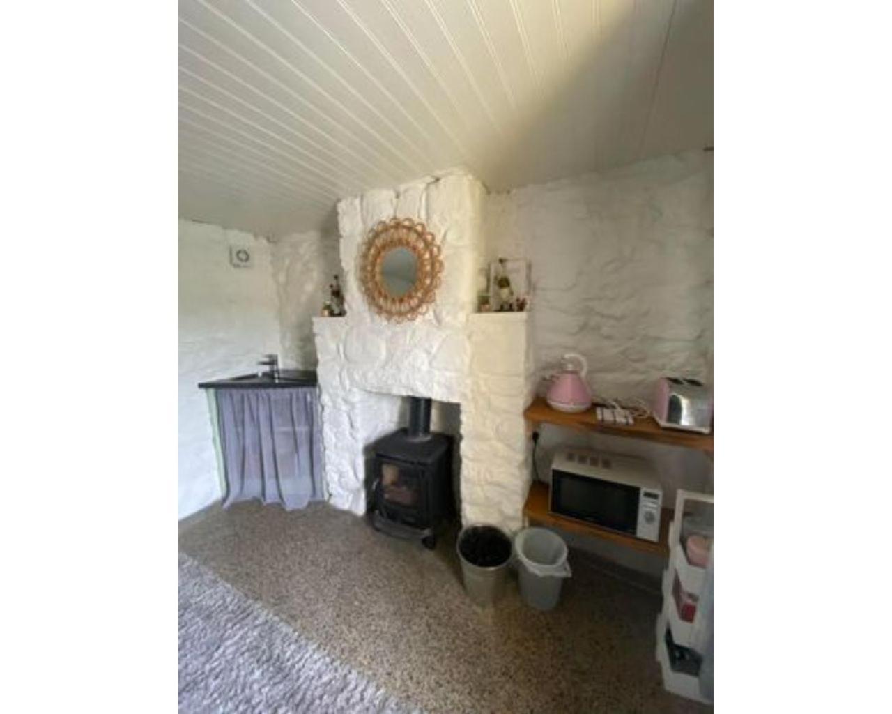 Two-Bedroom Cottage - Photo 4