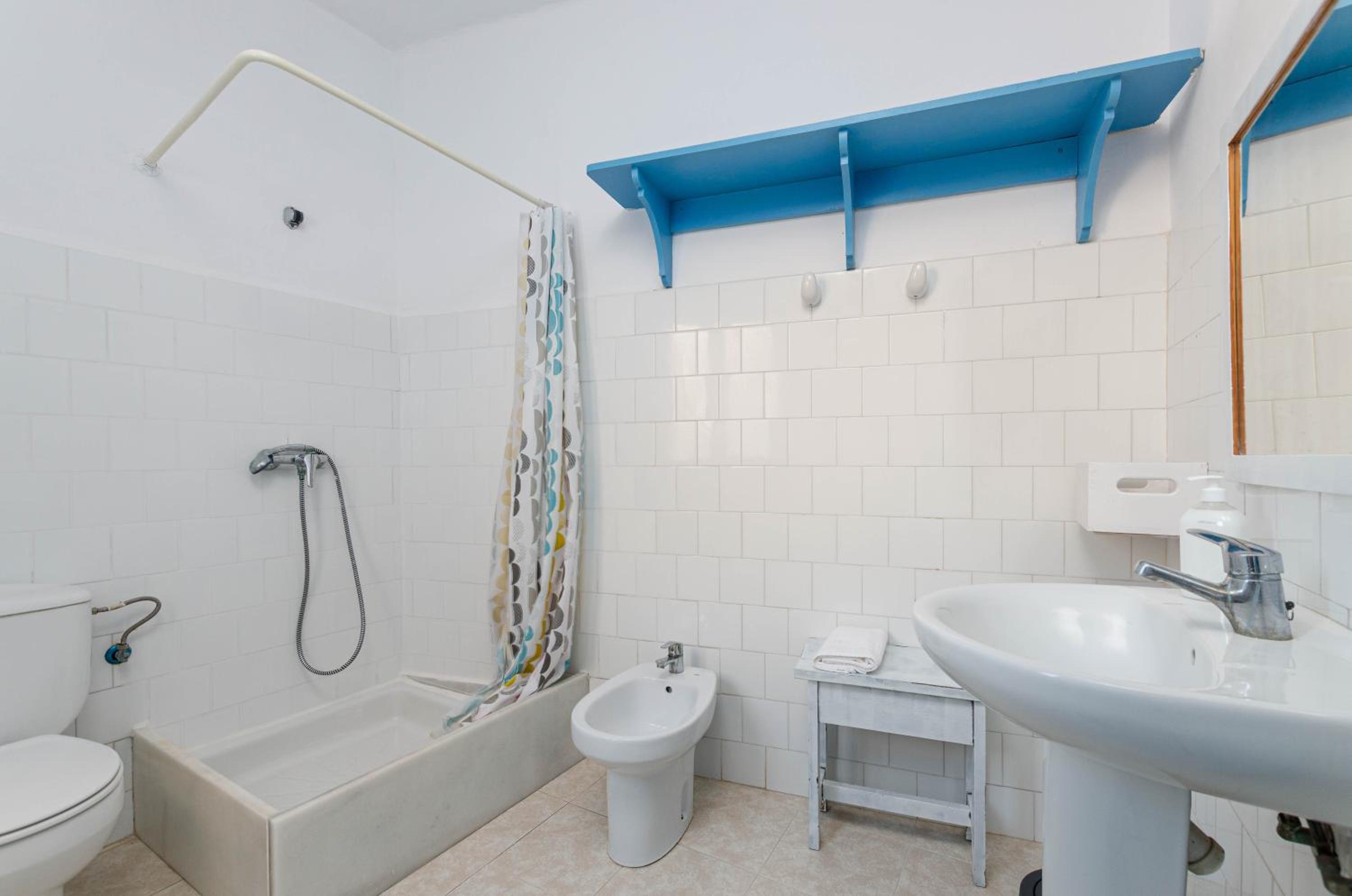 Double Room with Shared Bathroom photo 3
