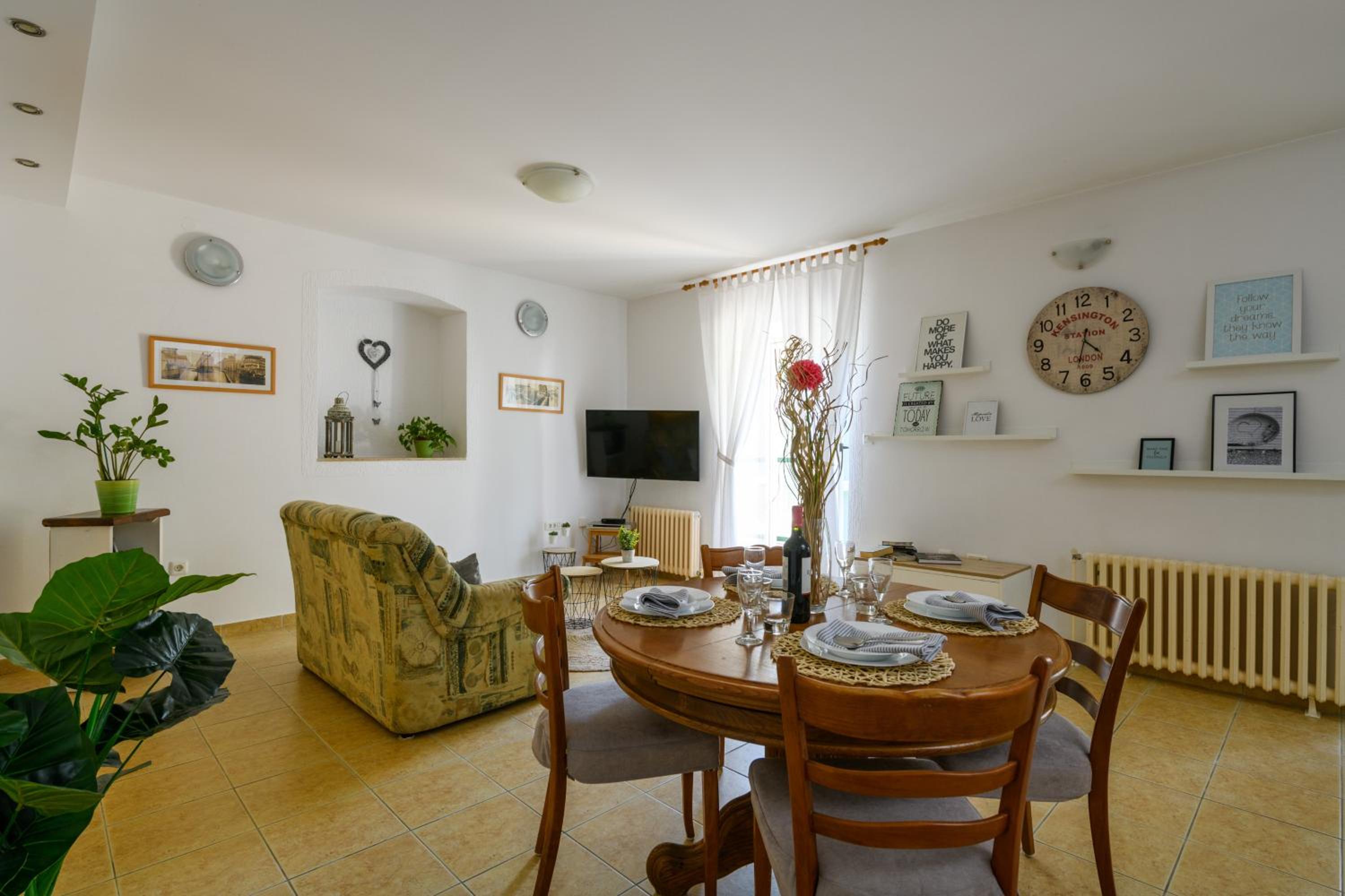 One-Bedroom Apartment - Photo 14