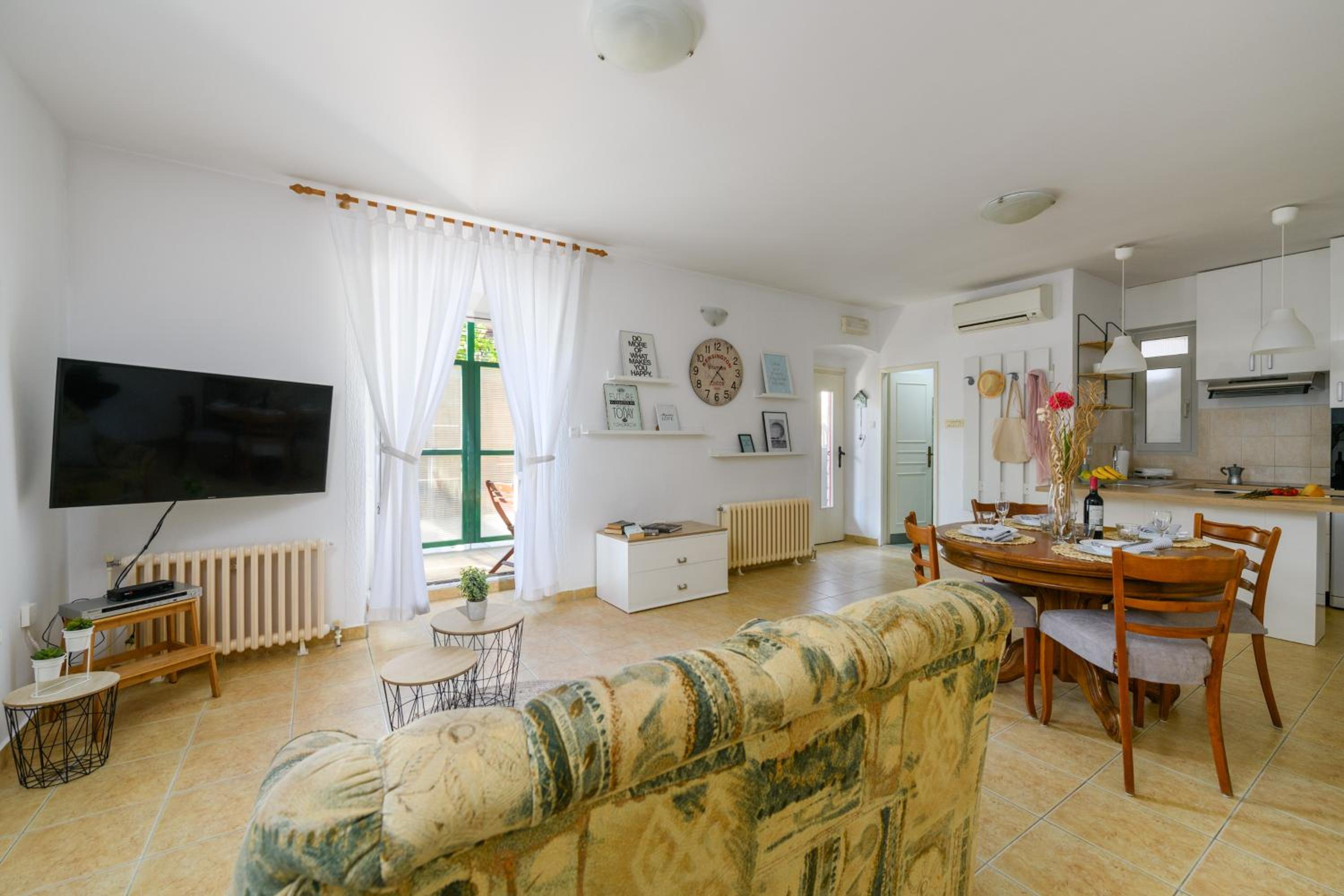 One-Bedroom Apartment - Photo 10