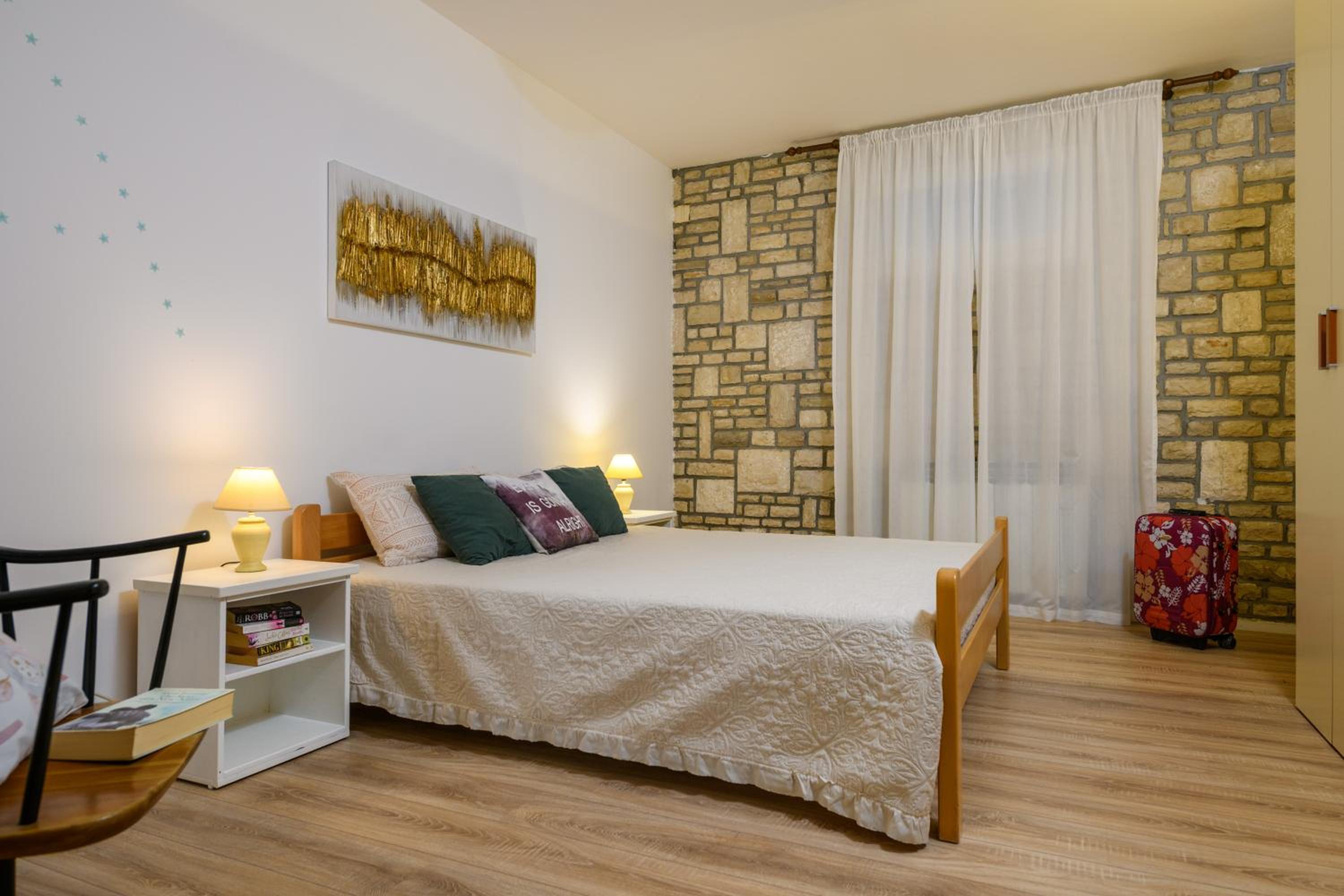 One-Bedroom Apartment - Photo 16