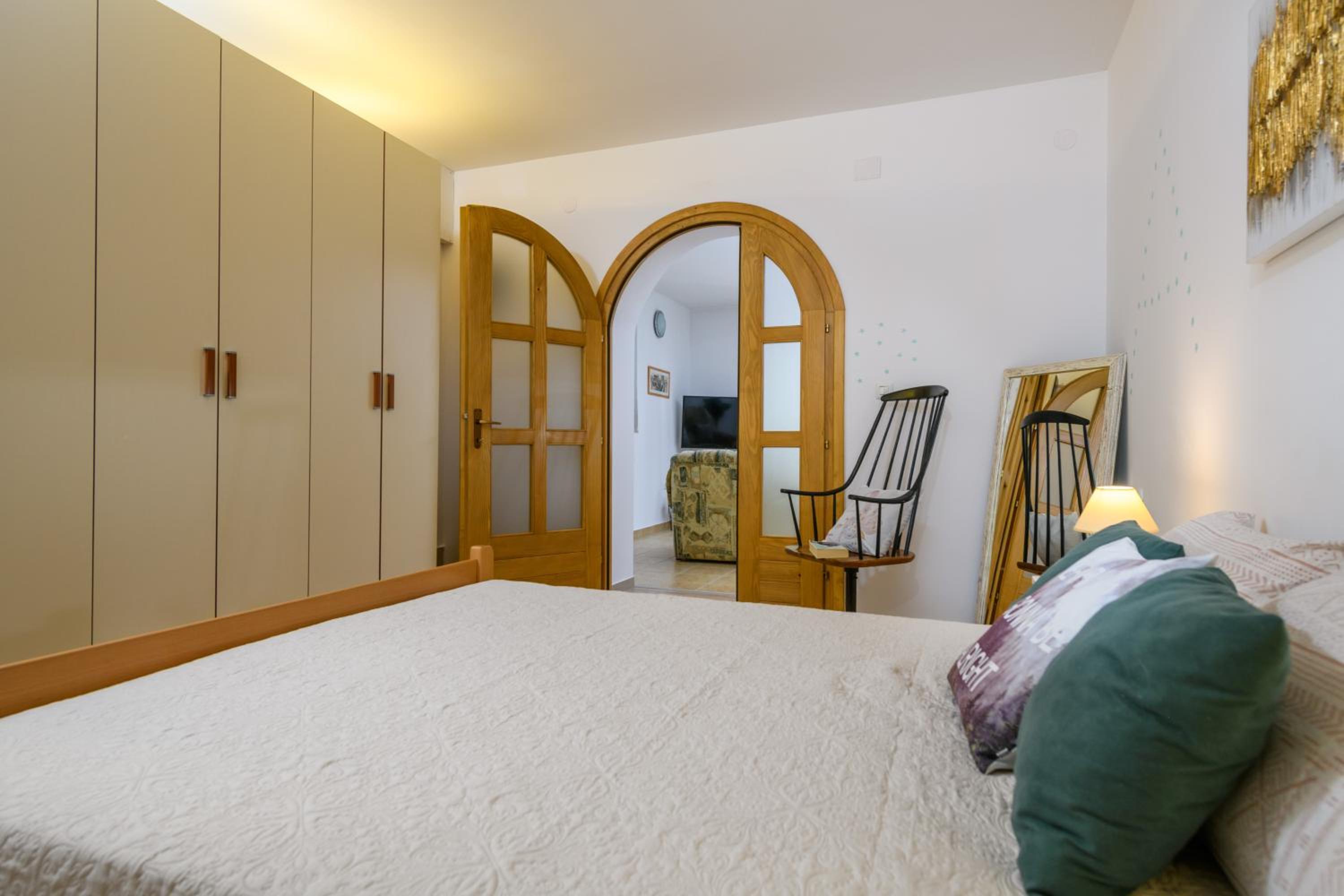 One-Bedroom Apartment - Photo 8
