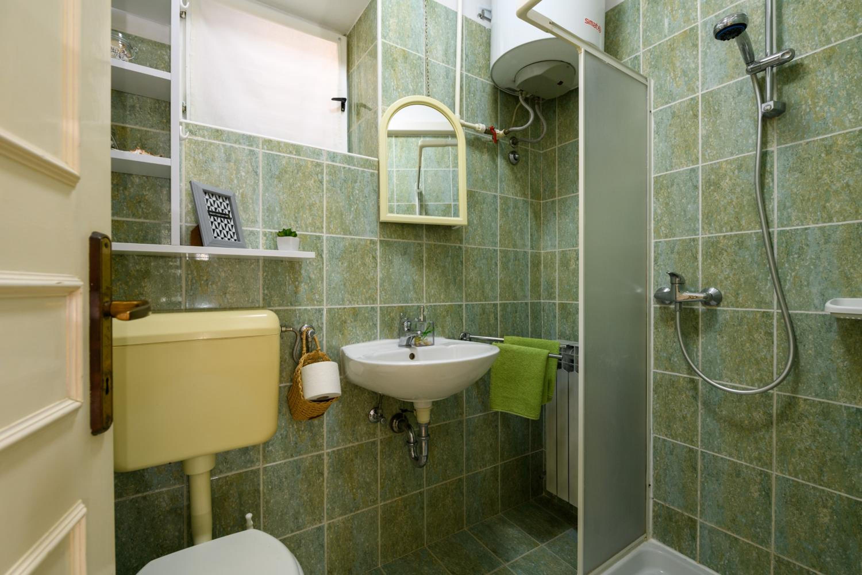 One-Bedroom Apartment - Photo 7