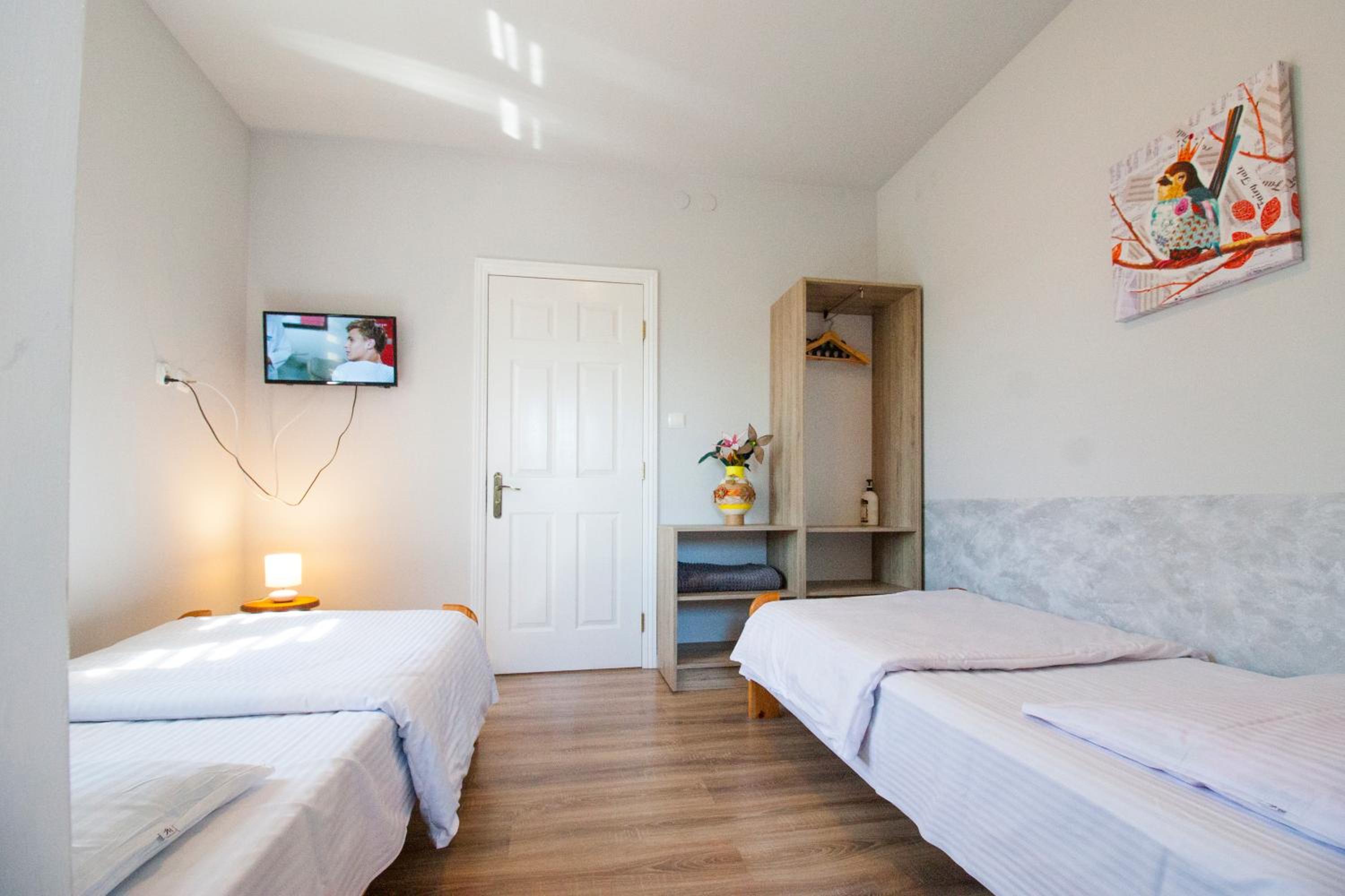 Twin Room - Photo 2