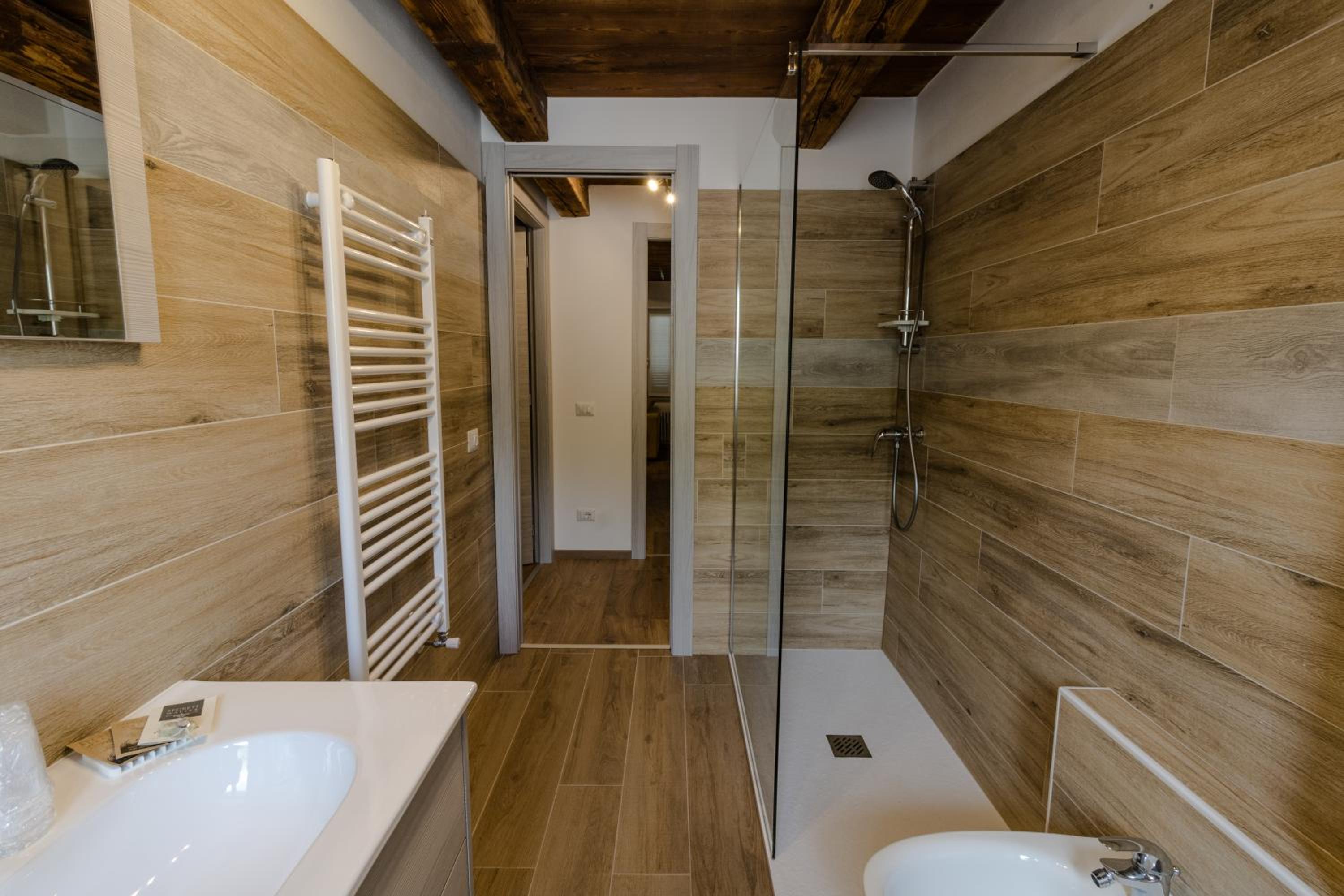 Apartment with Balcony - Photo 5