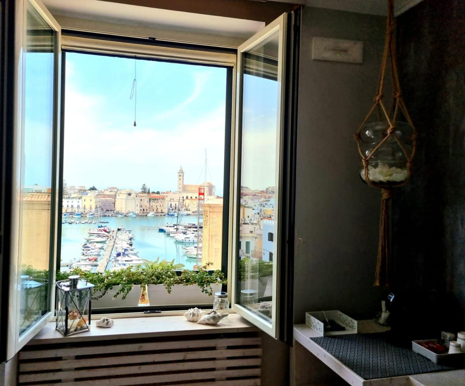 Deluxe Double Room with Window and Sea View - Photo 4