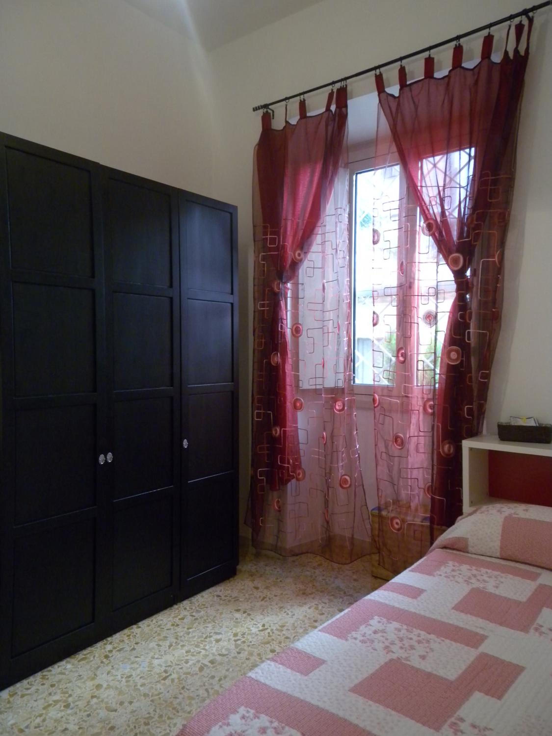 Single Room with Shared Bathroom photo 3