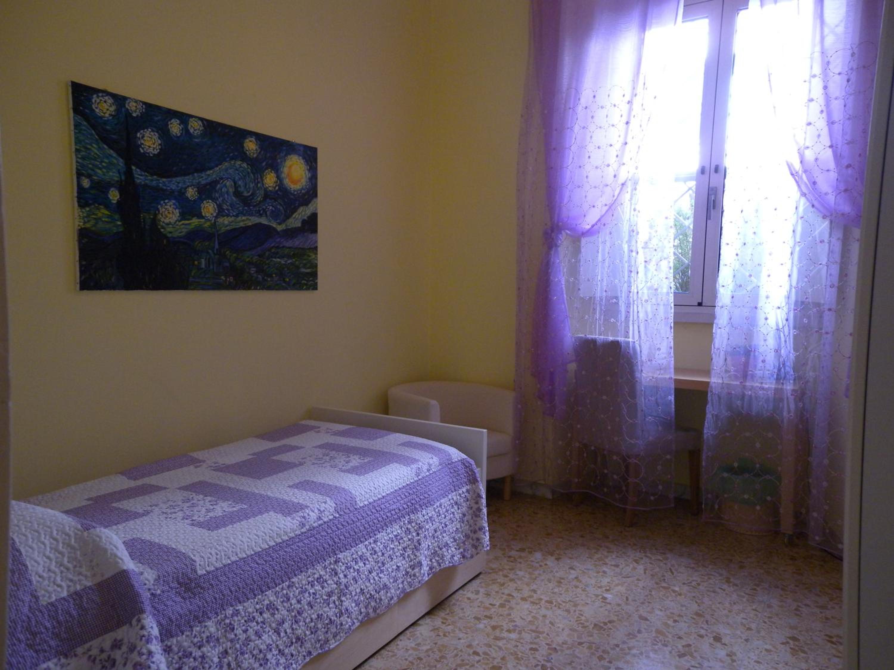 Single Room with Shared Bathroom photo 2