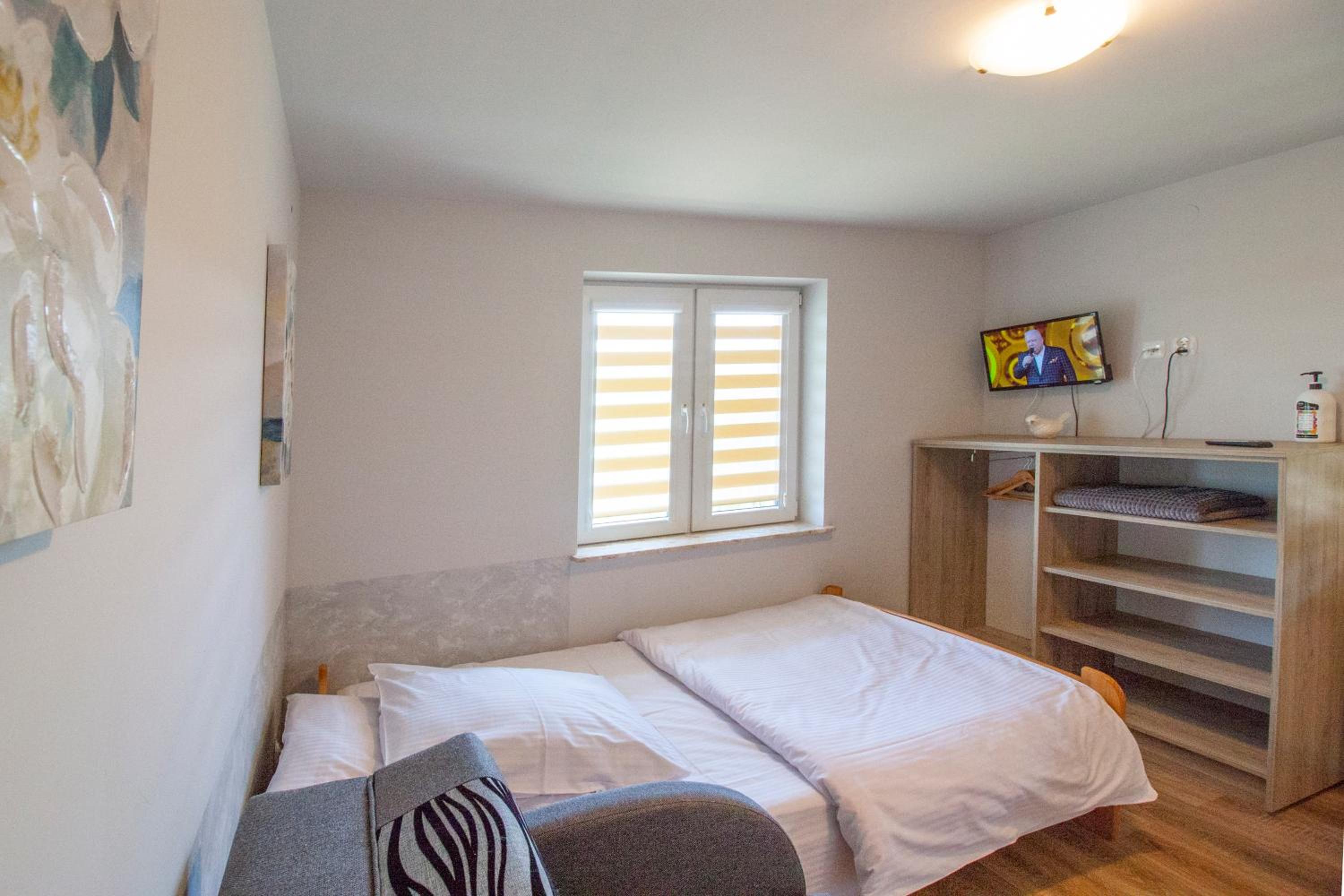 Double Room - Photo 2