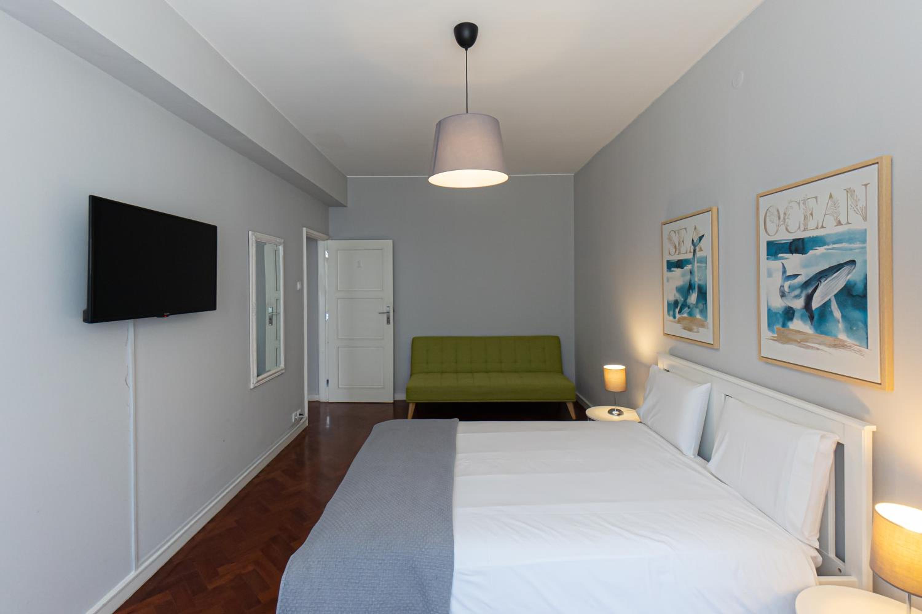 Large Double Room - Photo 3