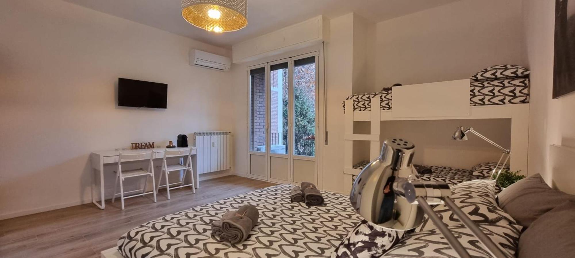 Classic Quadruple Room with Balcony and Private External Bathroom