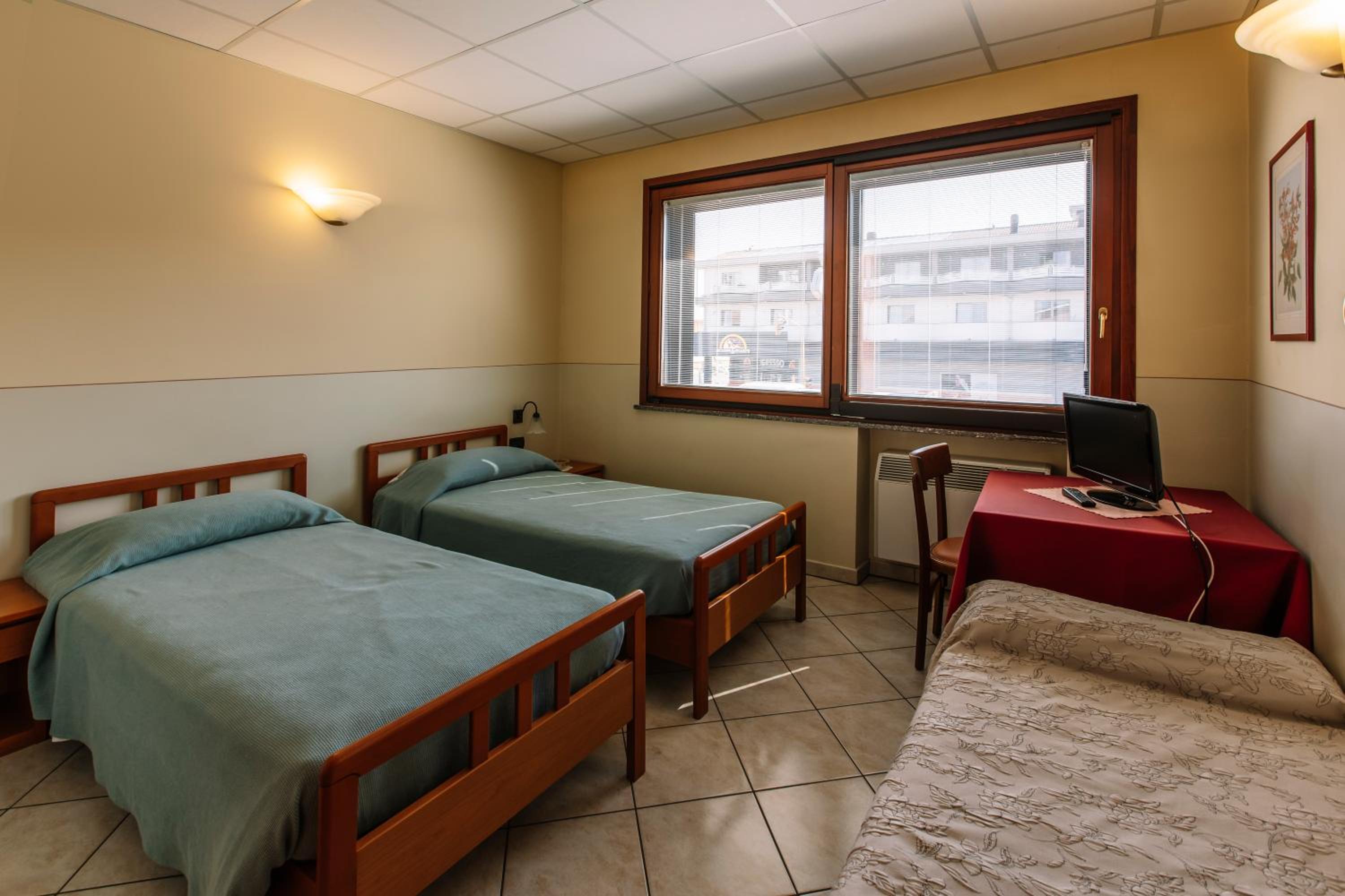 Standard Triple Room - Photo 1