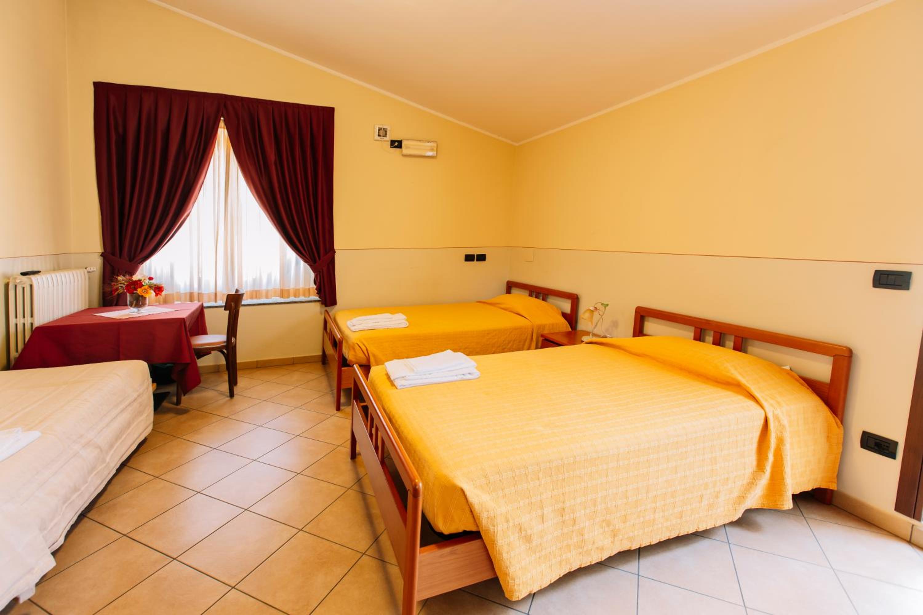 Standard Triple Room - Photo 5