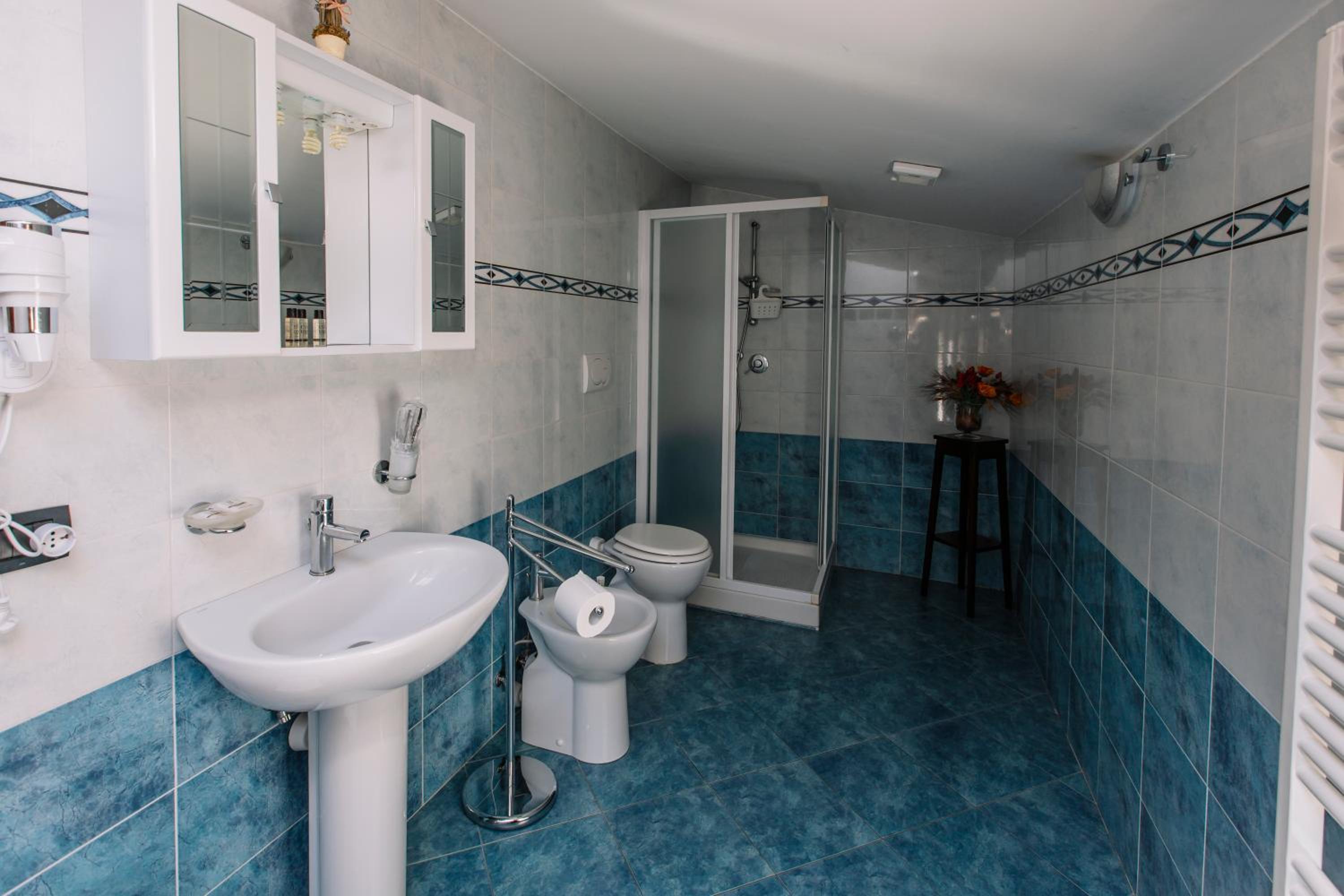 Standard Triple Room - Photo 6