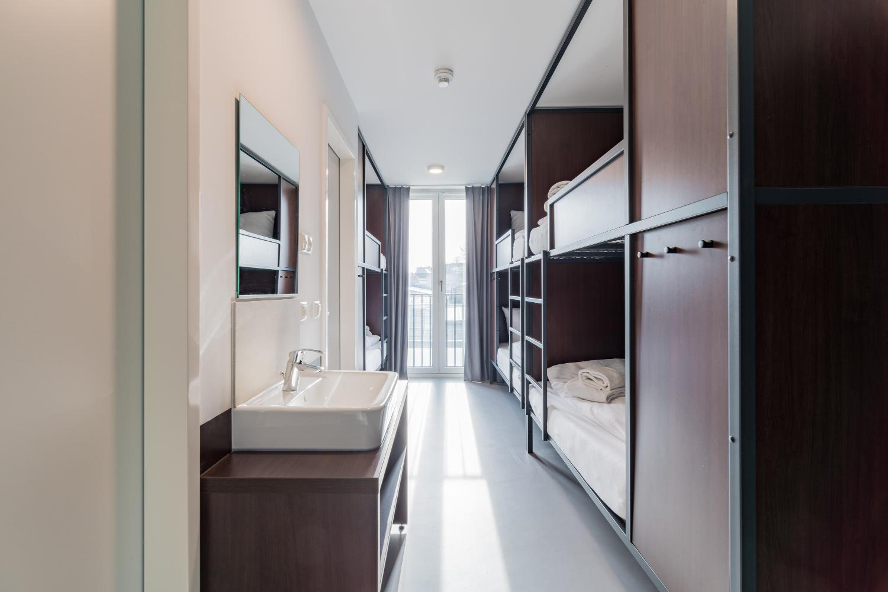 6-Bed Mixed Dormitory Room photo 1