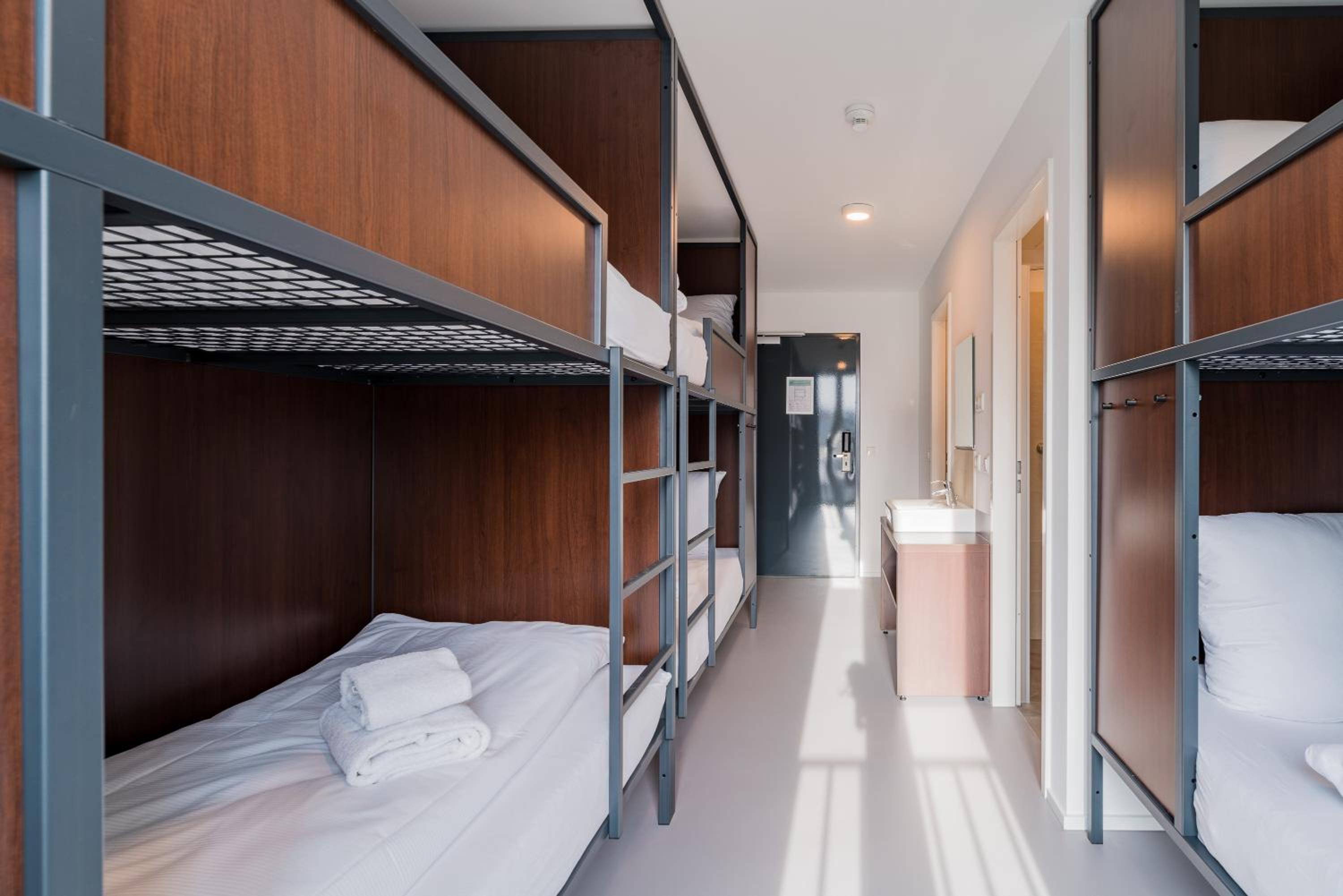 6-Bed Mixed Dormitory Room photo 2