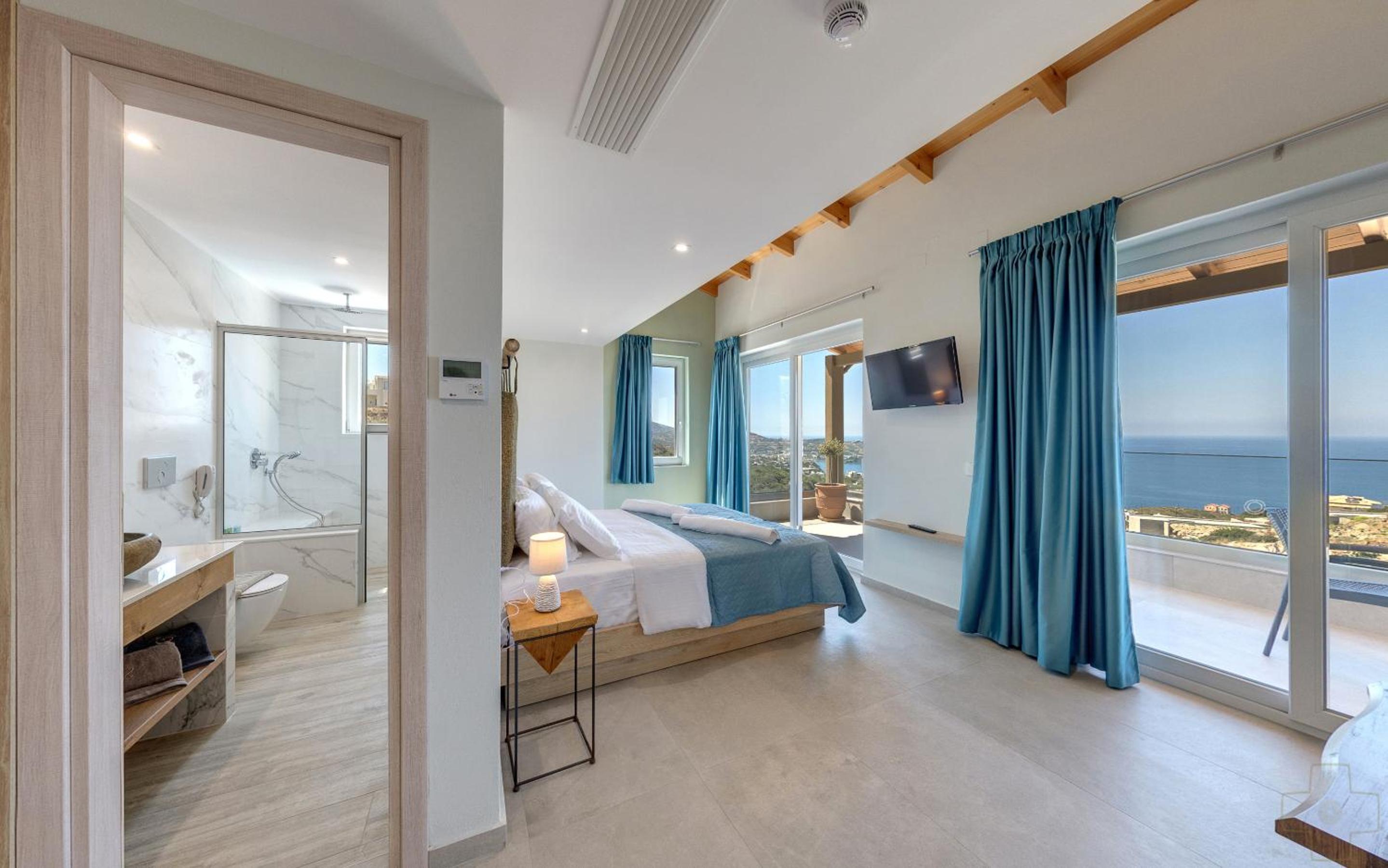 Deluxe Suite with Sea View