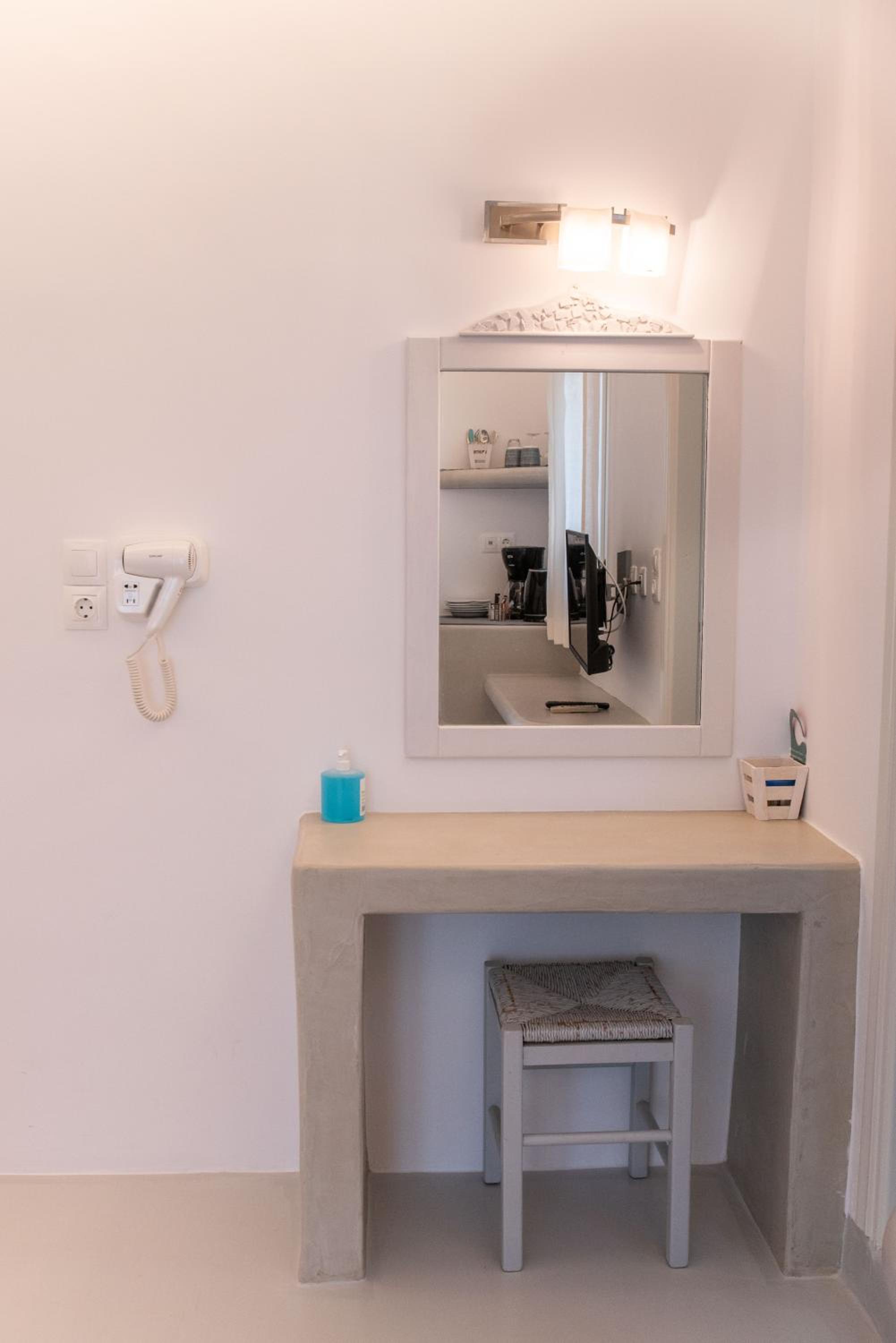 Double Room with Sea View - Photo 16