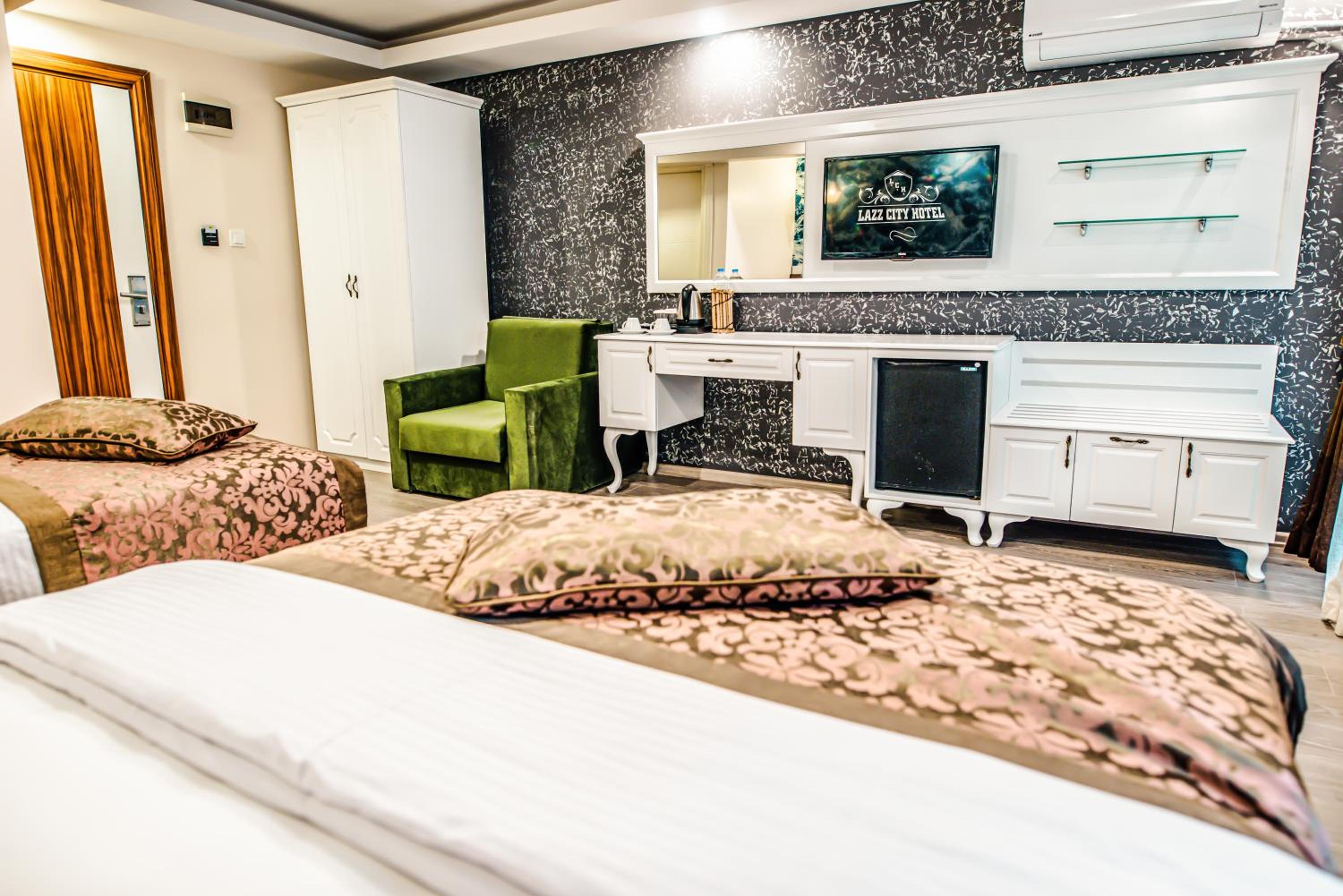 Quadruple Room with Bathroom photo 1