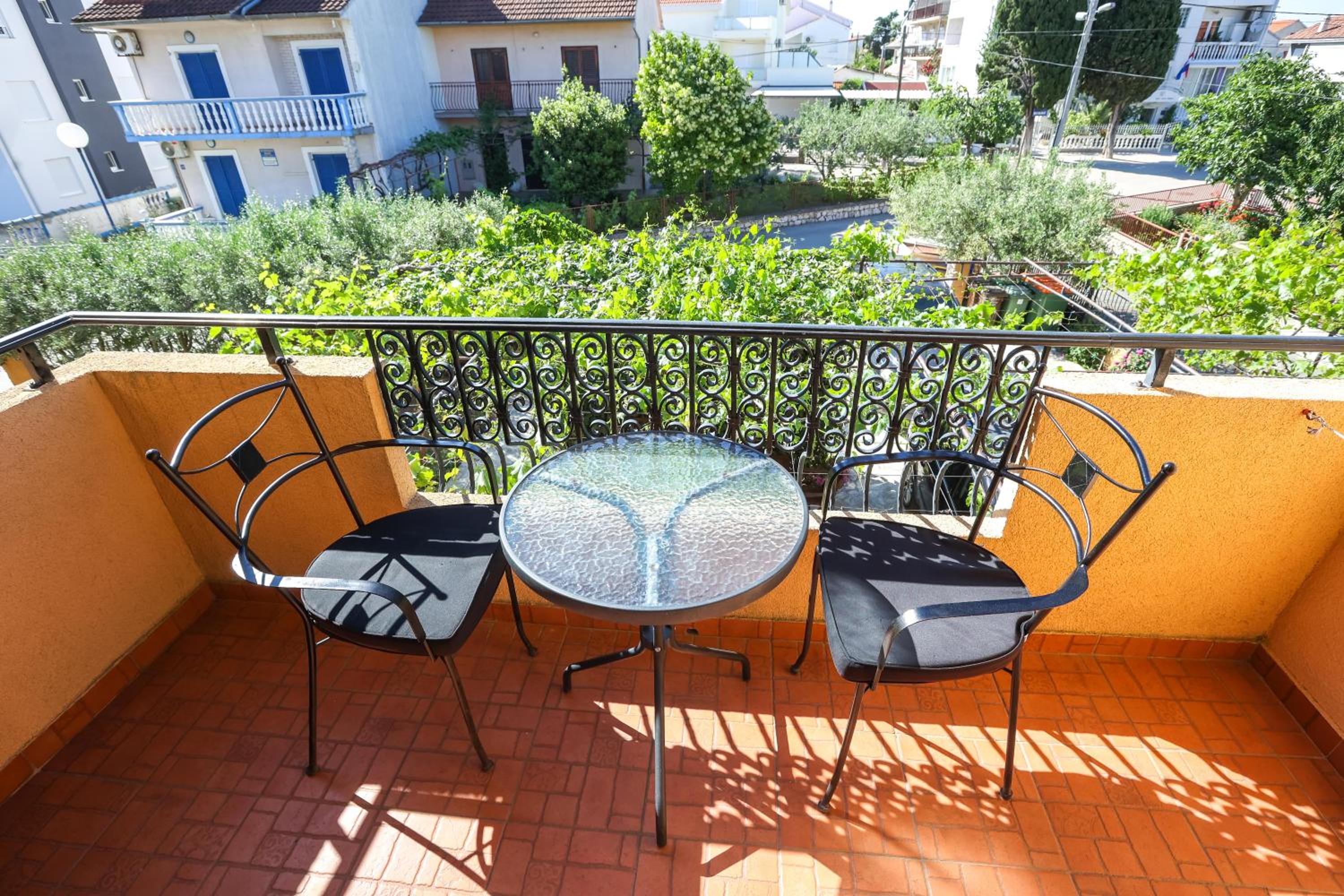 Studio with Balcony - Photo 4
