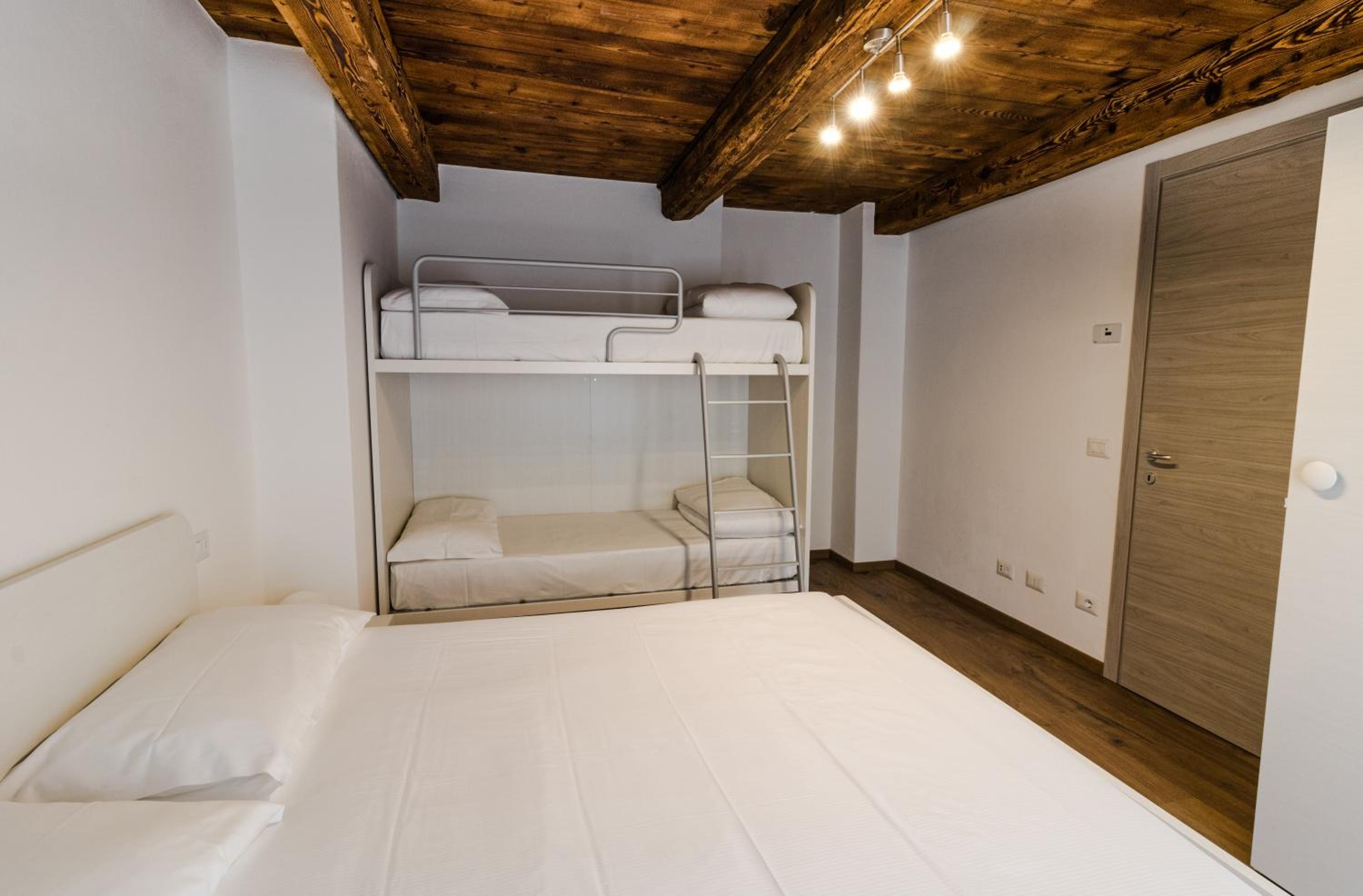 Apartment with Balcony - Photo 2