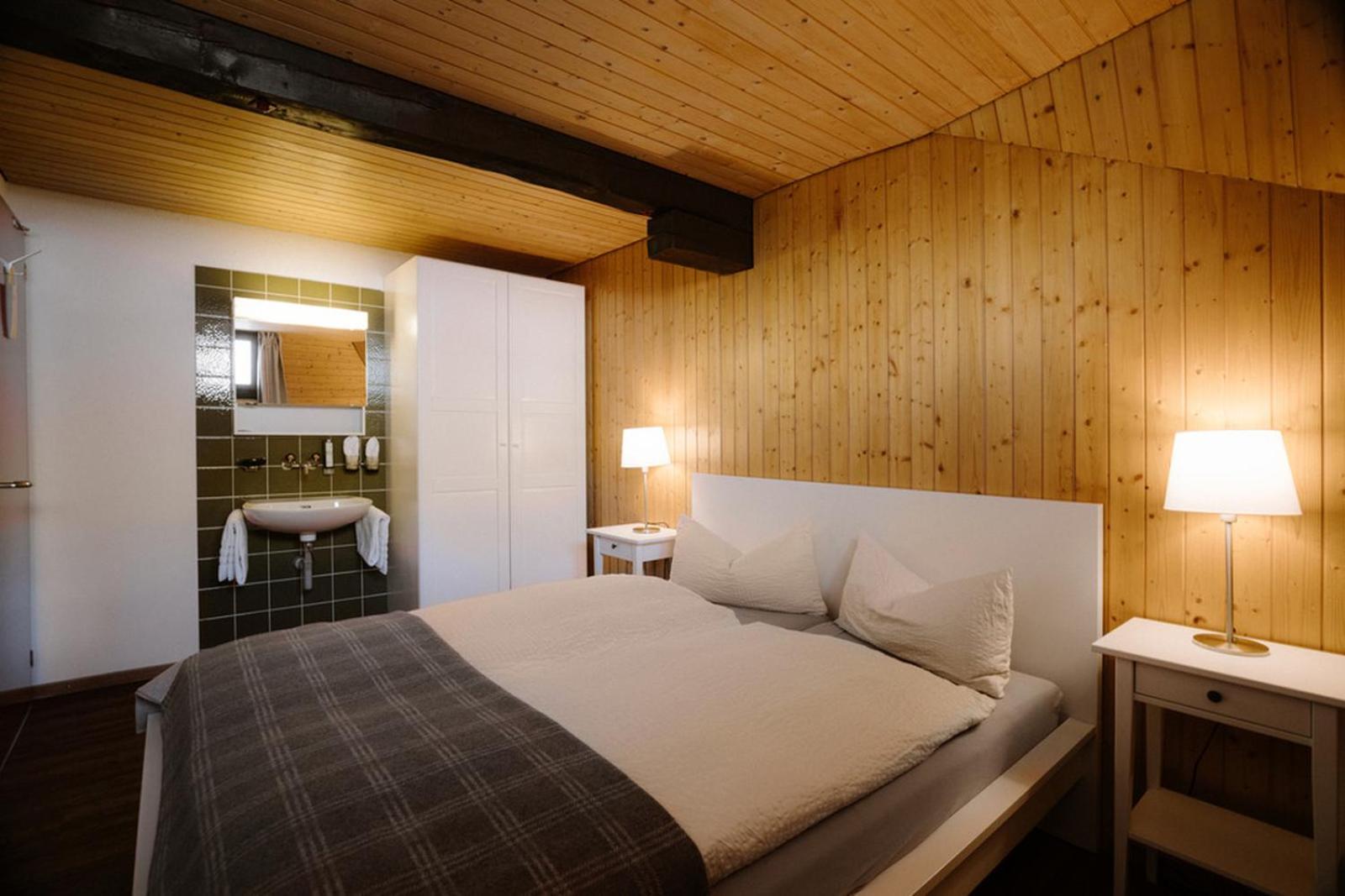 Standard Double Room with Shared Bathroom photo 3